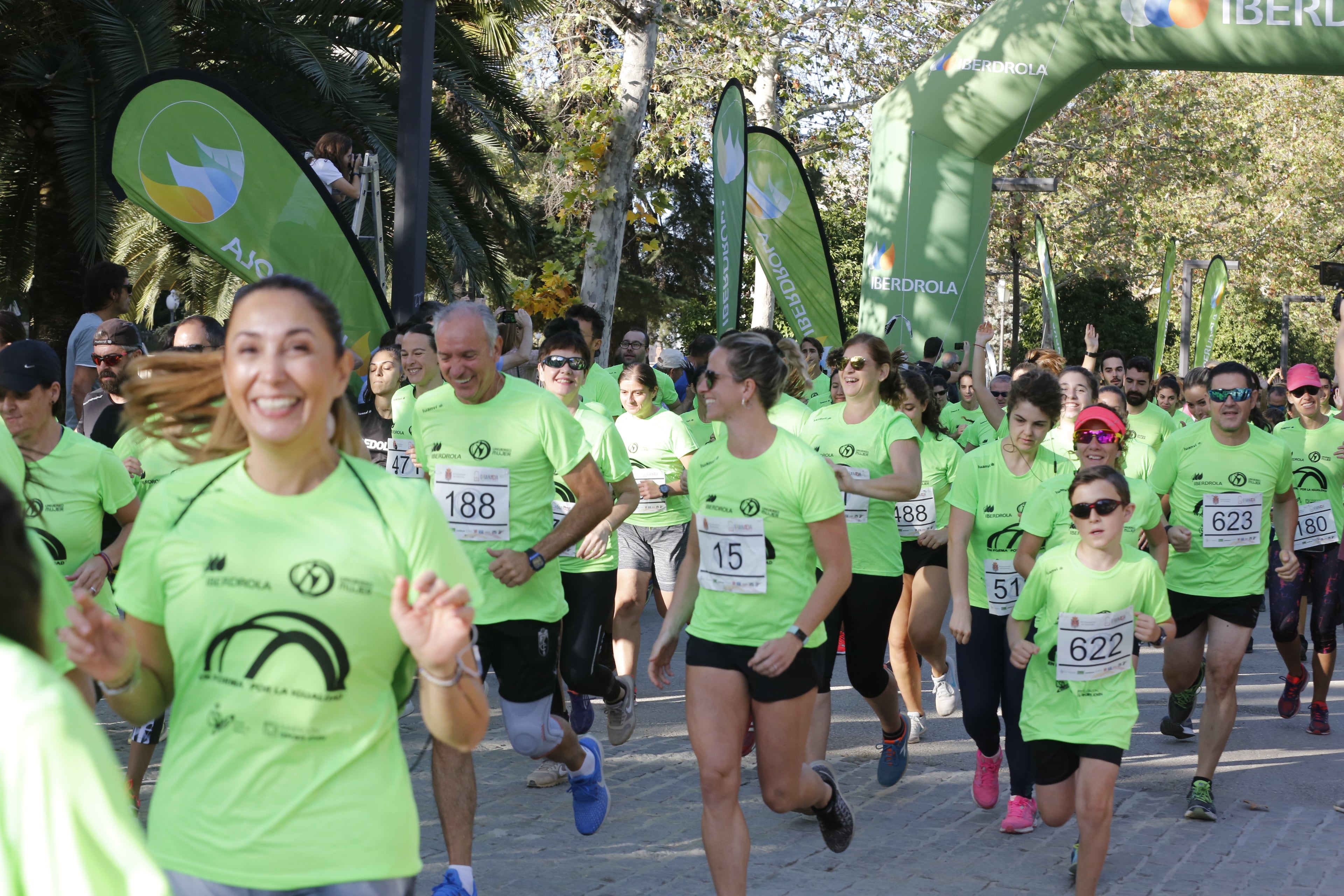 María José Rienda realizó el corte simbólico de la cinta de salida junto al alcalde Luis Salvador ante deportistas de tanto nivel como María Pérez, que ganó la prueba femenina, o la madrina Laura Bueno