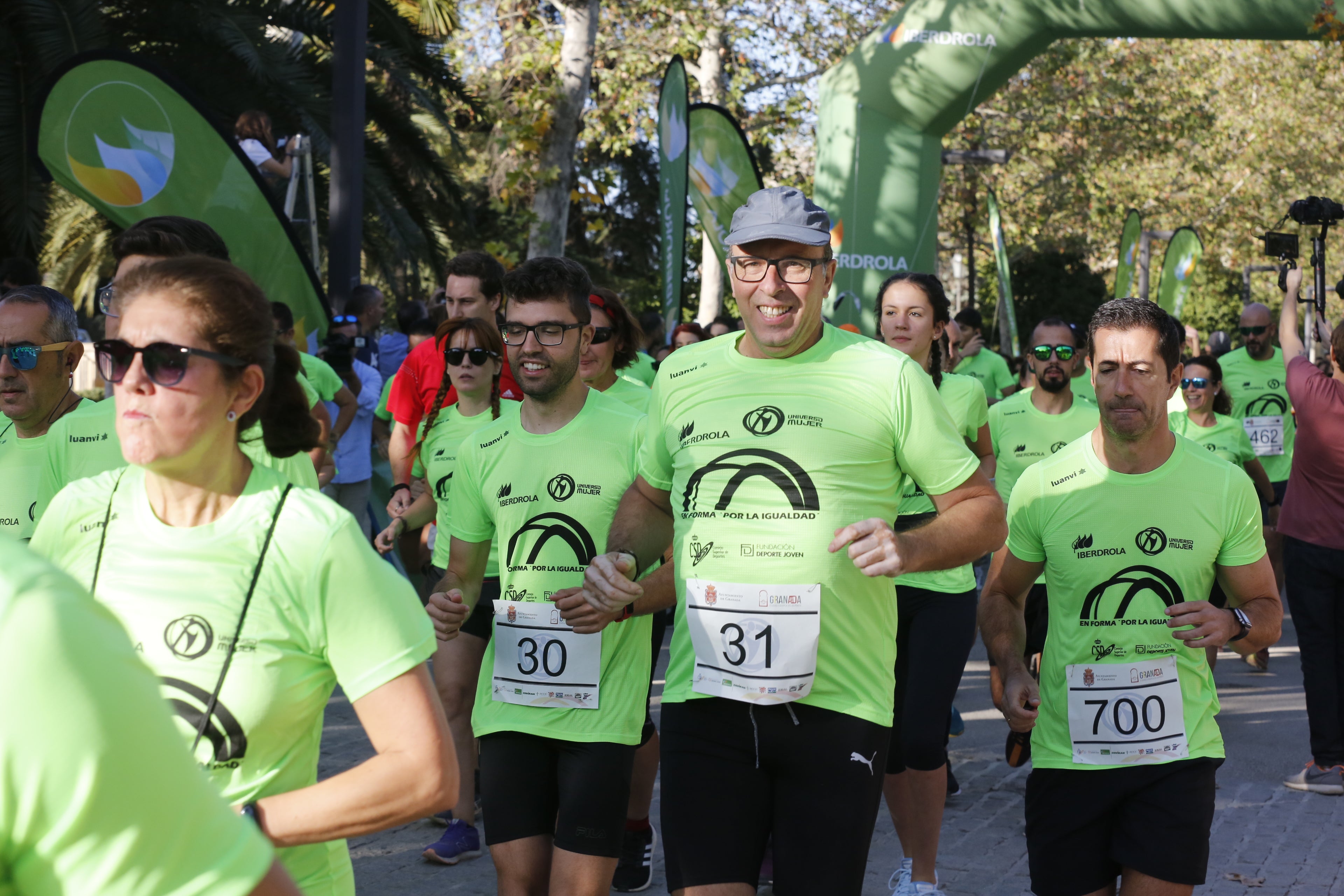 María José Rienda realizó el corte simbólico de la cinta de salida junto al alcalde Luis Salvador ante deportistas de tanto nivel como María Pérez, que ganó la prueba femenina, o la madrina Laura Bueno