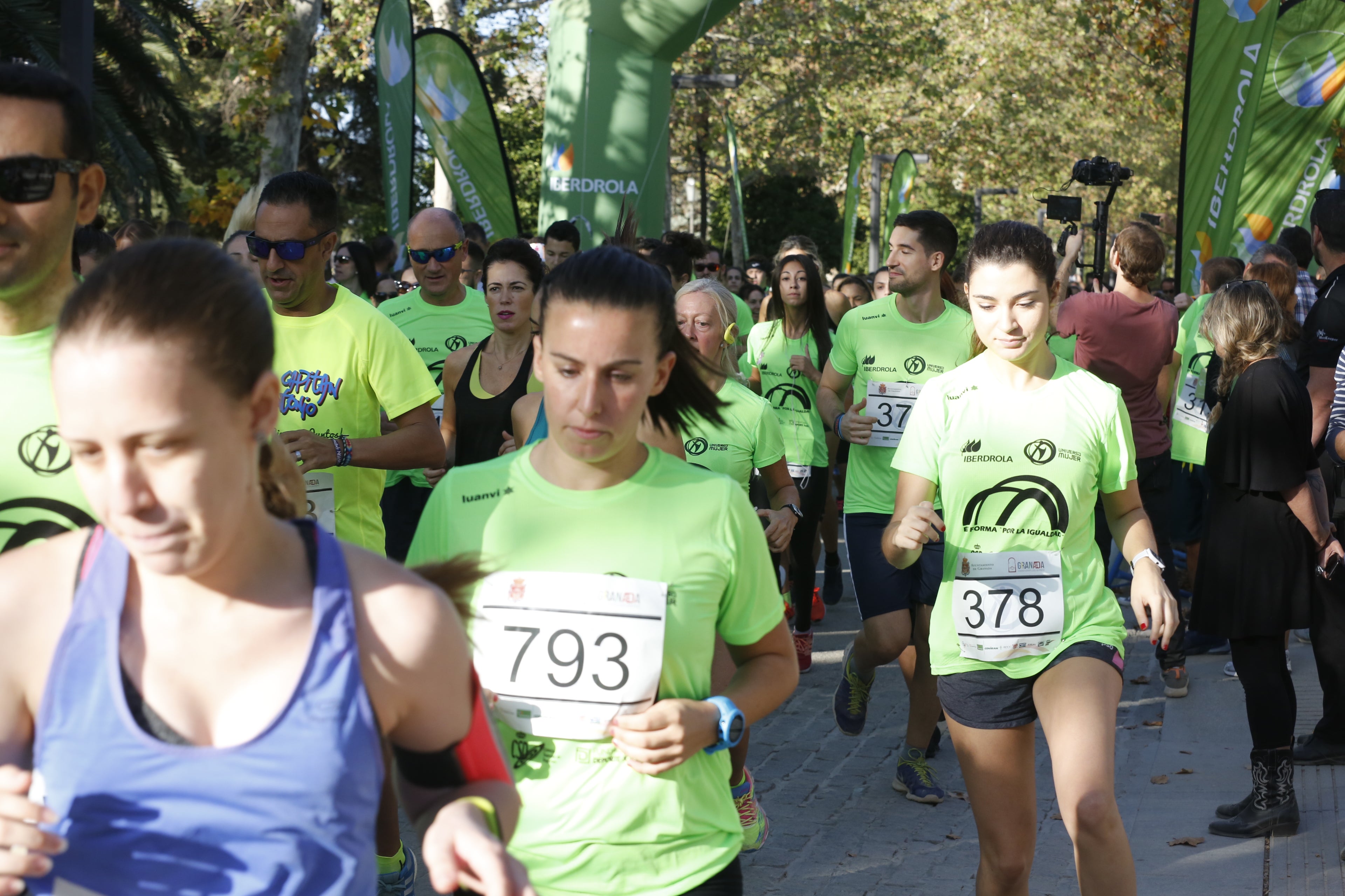 María José Rienda realizó el corte simbólico de la cinta de salida junto al alcalde Luis Salvador ante deportistas de tanto nivel como María Pérez, que ganó la prueba femenina, o la madrina Laura Bueno