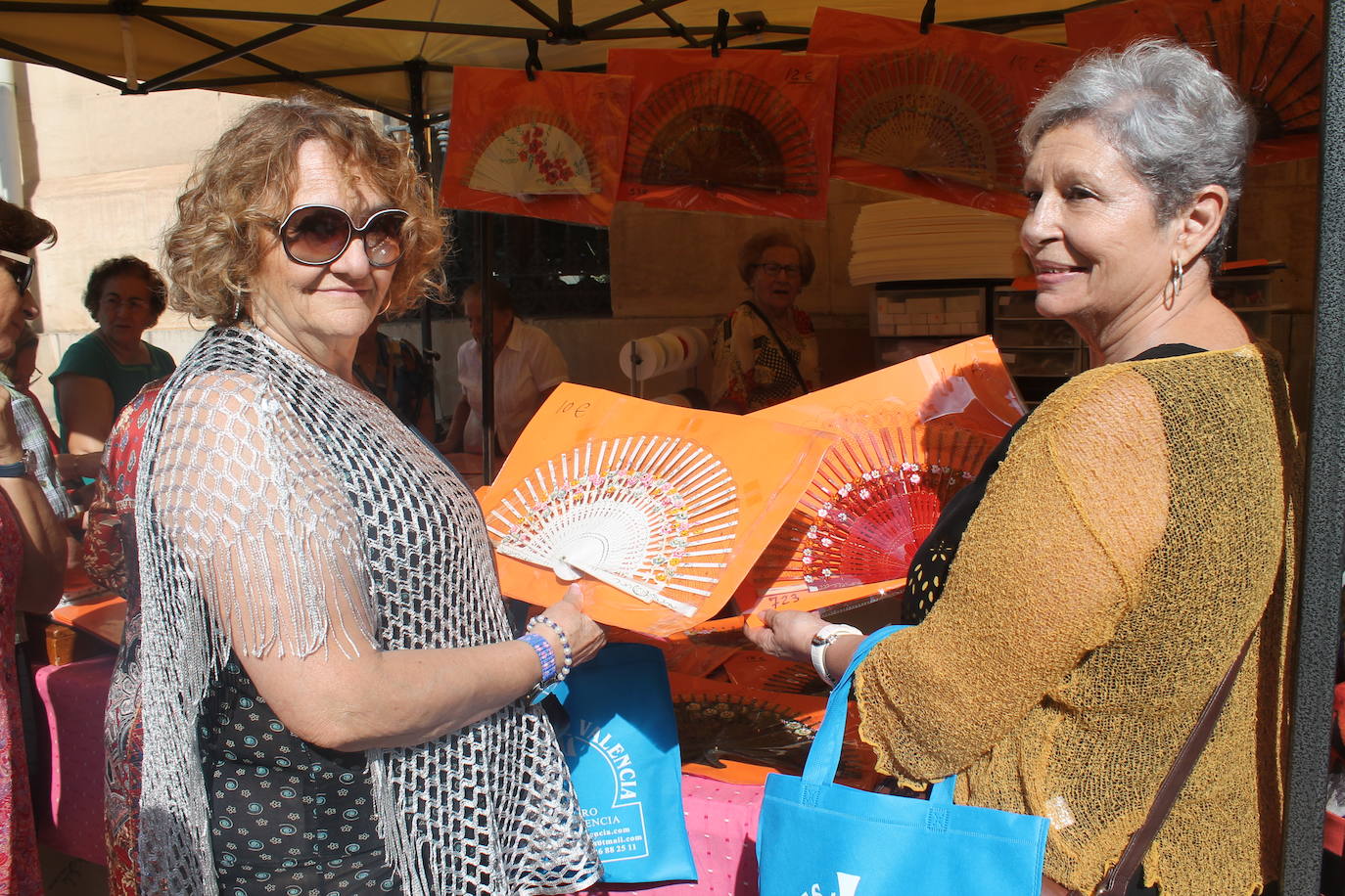 El revuelo se ha apoderado de las calles, el jolgorio ha vuelto de la mano de los grupos de amigos y familiares, las terrazas han estado llenas y las calles de lo más ambientadas 