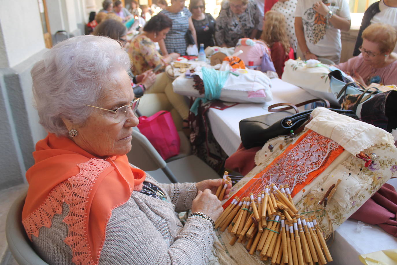 El revuelo se ha apoderado de las calles, el jolgorio ha vuelto de la mano de los grupos de amigos y familiares, las terrazas han estado llenas y las calles de lo más ambientadas 