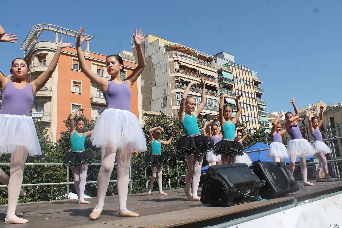El revuelo se ha apoderado de las calles, el jolgorio ha vuelto de la mano de los grupos de amigos y familiares, las terrazas han estado llenas y las calles de lo más ambientadas 