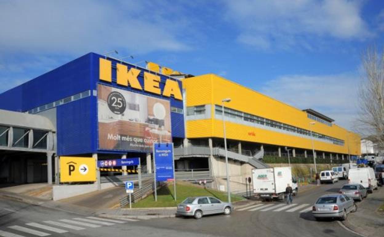 vídeo provocar En honor Aviso en Ikea: retirados del mercado dos baberos por «riesgo de asfixia» en  los niños | Ideal