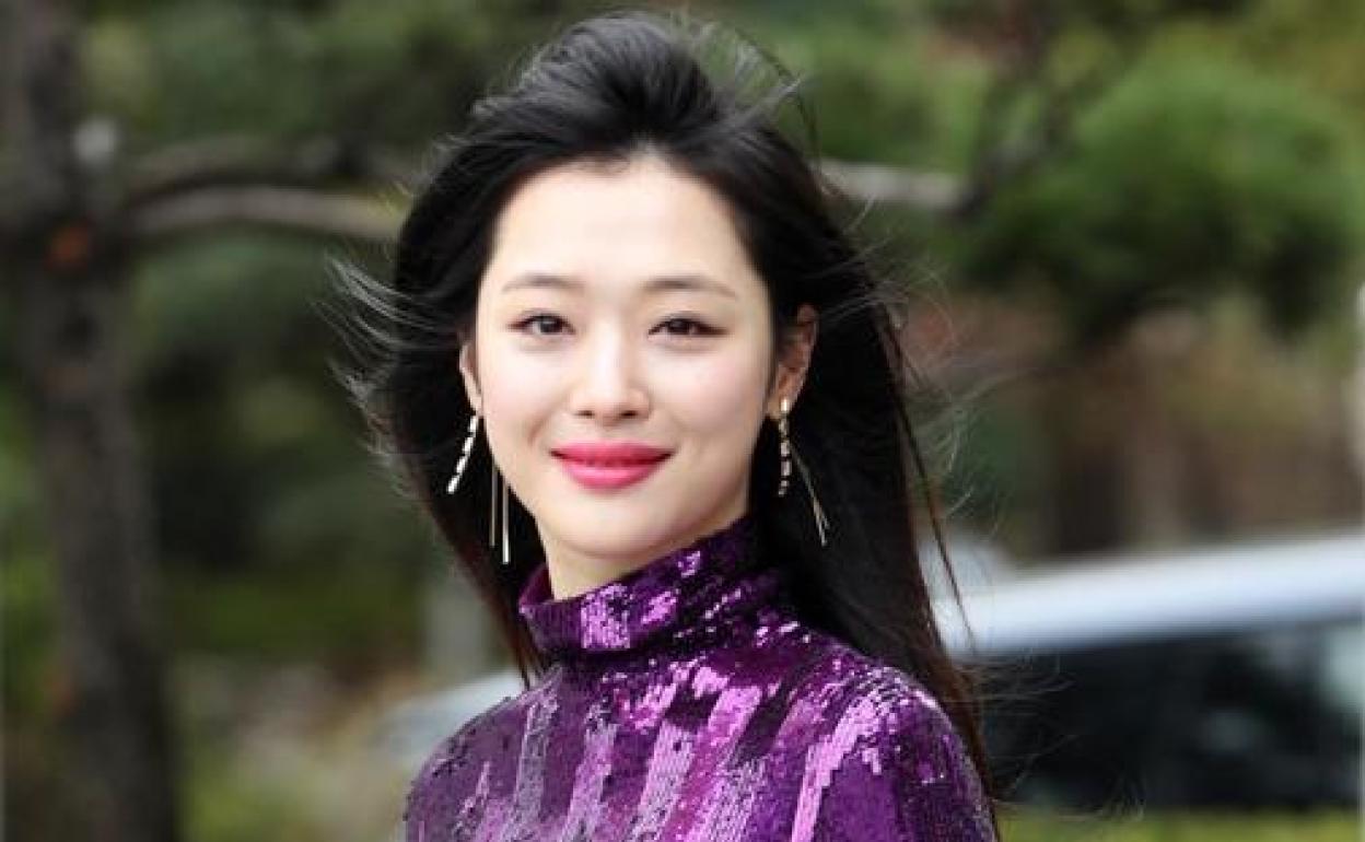 Hallan muerta a Sulli, súper estrella del K-Pop, víctima de ciberacoso