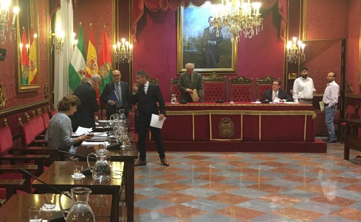 Bronca en el Ayuntamiento de Granada | Granada Human Tech y Enclave de empleo encienden la comisión de Emprendimiento