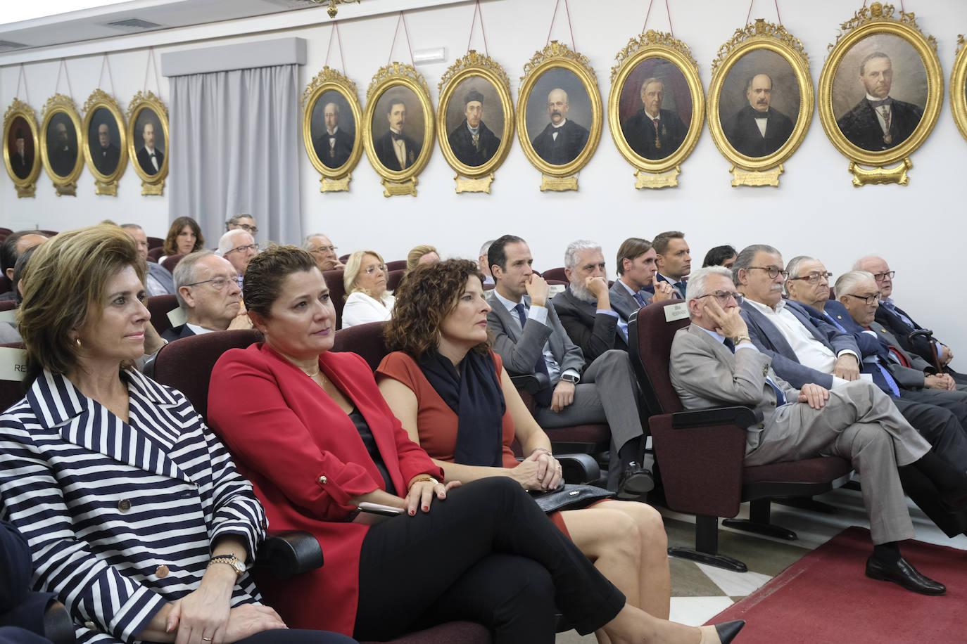 El periodista ofreció una conferencia en el Aula de Cultura de IDEAL en torno al tema 'Los abogados que cambiaron España