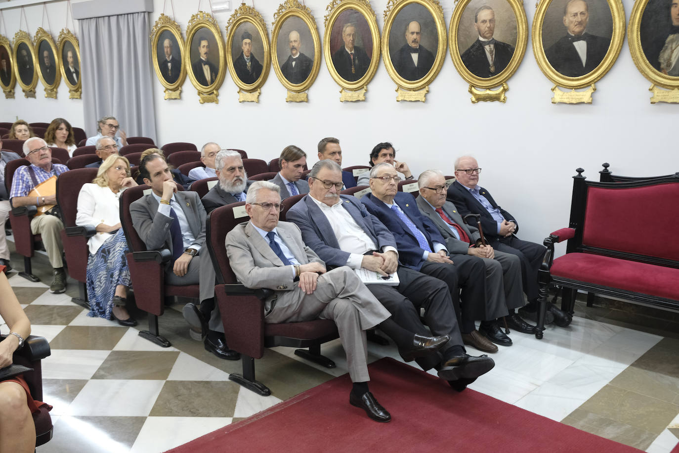 El periodista ofreció una conferencia en el Aula de Cultura de IDEAL en torno al tema 'Los abogados que cambiaron España