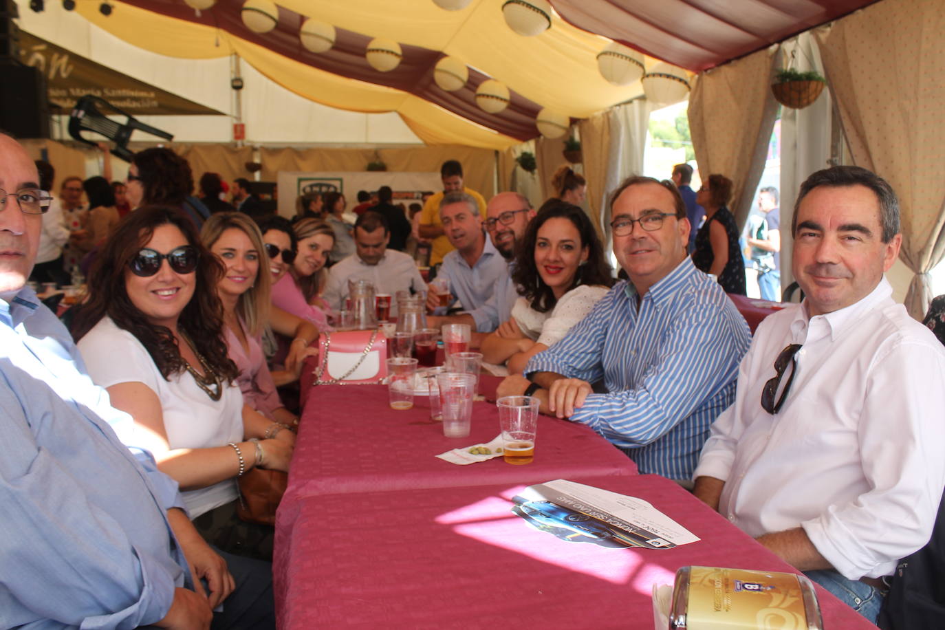 La jornada ha dado para mucho, desde comidas de empresa, encuentros y reuniones de amigos hasta el Día del Niño