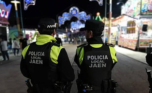 Agentes de la Policía Local en el recinto ferial.