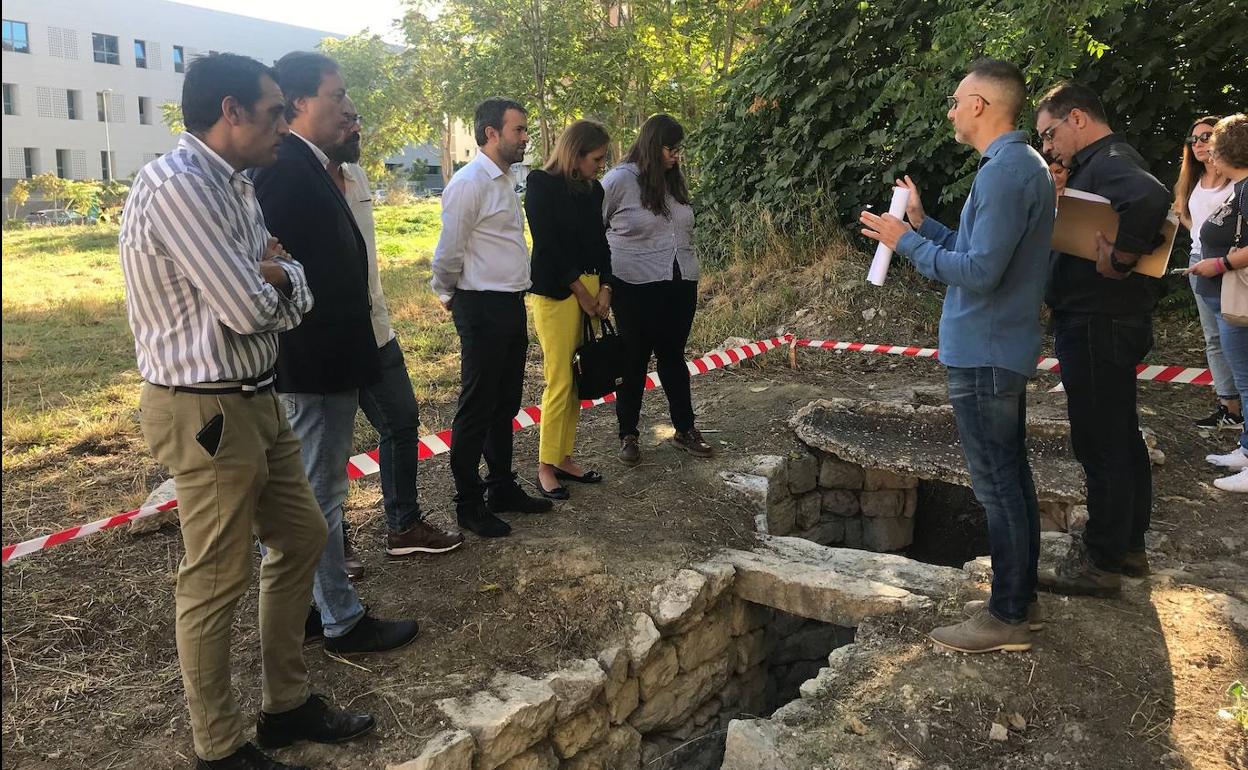 Visita del alcalde y varios concejales en septiembre al futuro Parque Arqueológico. 