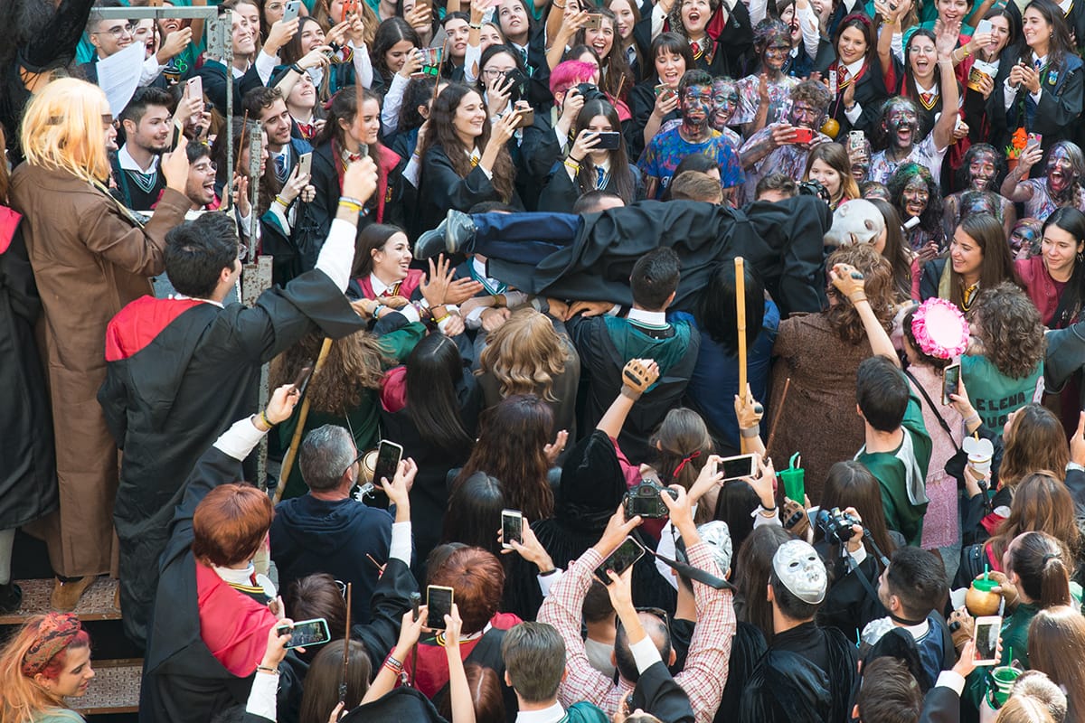 Los alumanos de la Facultad de Medicina celebran el día de su patrón con la tradicional recepción