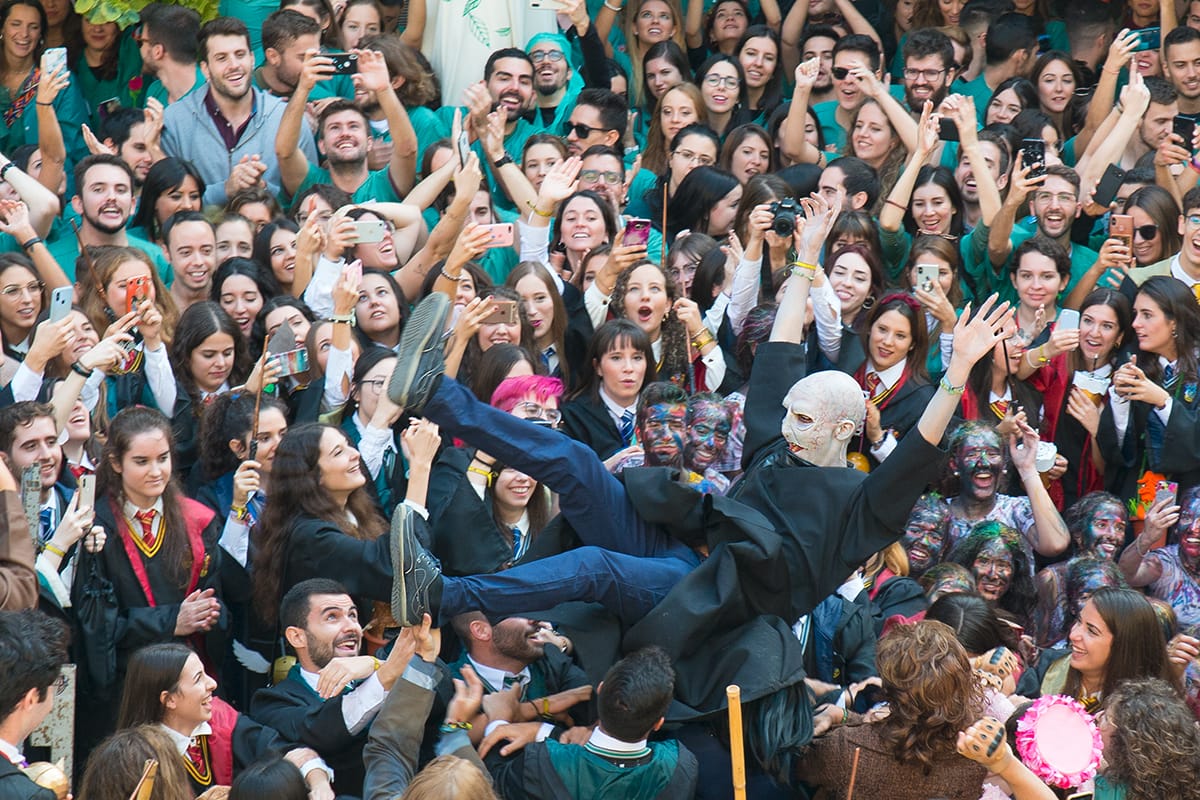 Los alumanos de la Facultad de Medicina celebran el día de su patrón con la tradicional recepción