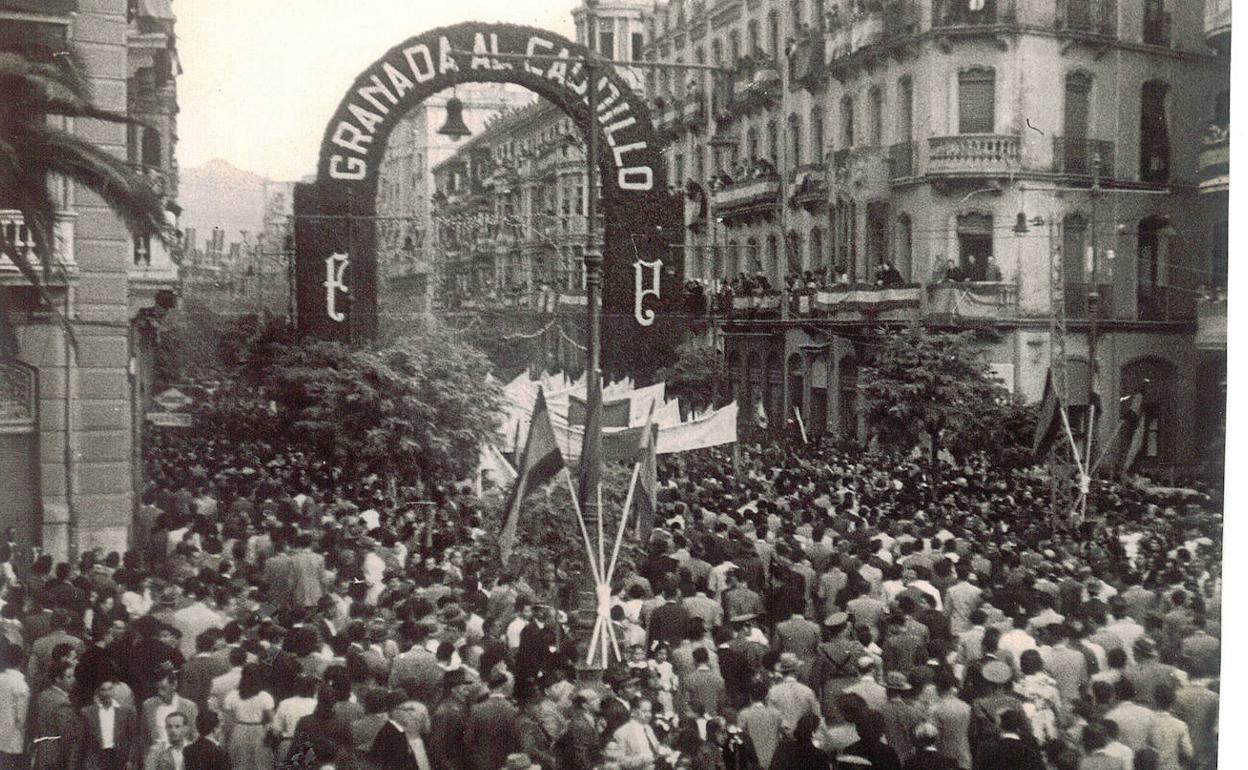 Granada engalanada para recibir al Caudillo en el 39 