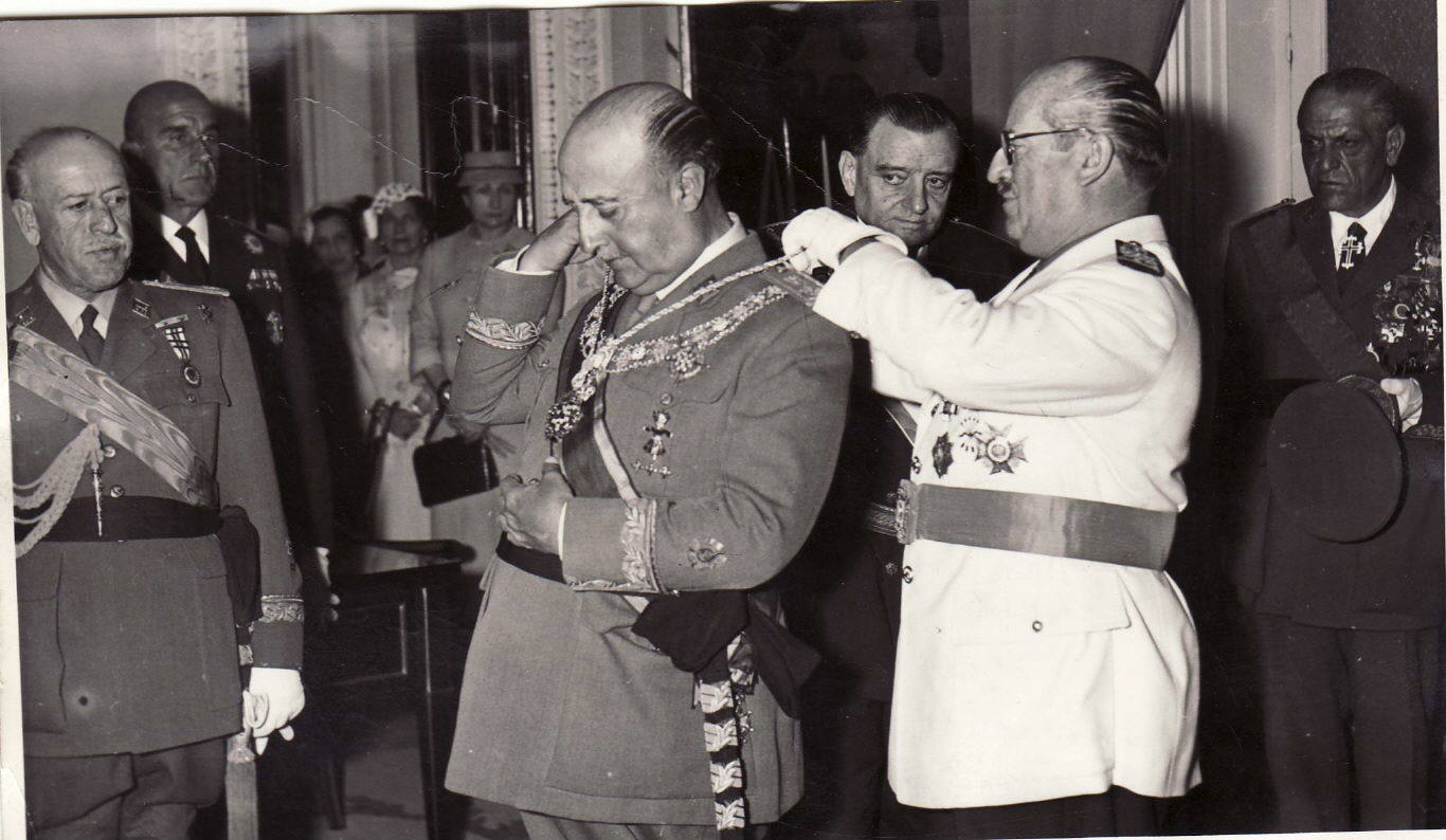 Recibe la medalla de oro de la provincia en el 57