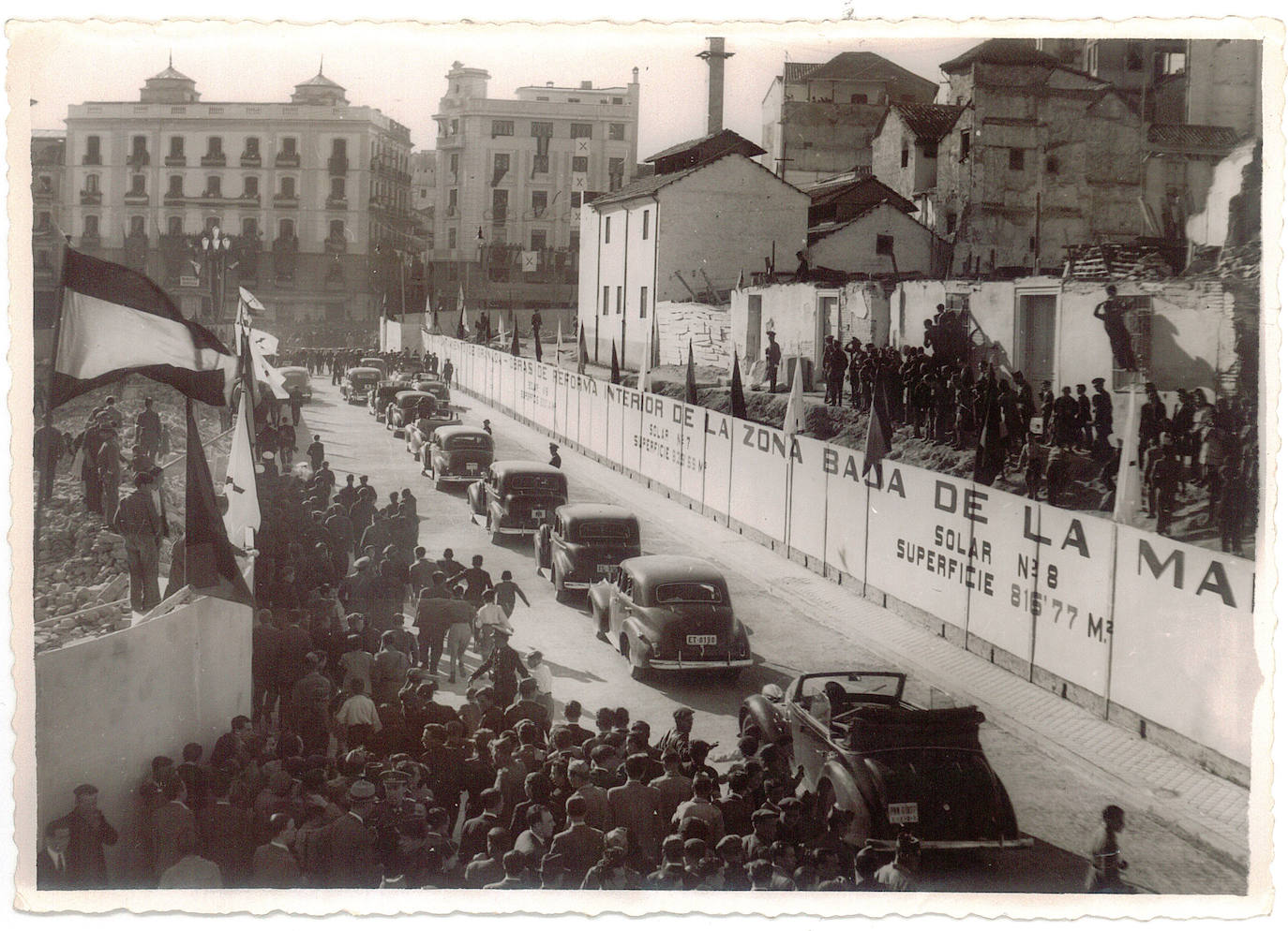 En la inauguración de la calle Ganivet, 1943