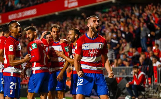 Duarte celebra el tanto que marcó de cabeza ante Osasuna