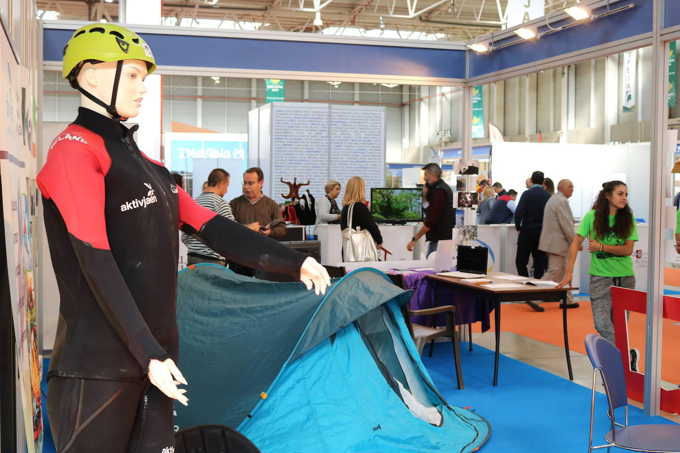 La 18ª edición de la Feria Internacional de Turismo, Deporte y Aventura, Tierra Adentro 2019 ha abierto este viernes sus puertas en el Recinto Provincial de Ferias y Congresos de Jaén para mostrar «la riqueza y la diversidad de la oferta turística de interior de la provincia de Jaén» y del resto del país, a través de los 450 expositores que se dan cita en la misma hasta el próximo domingo, 27 de octubre.