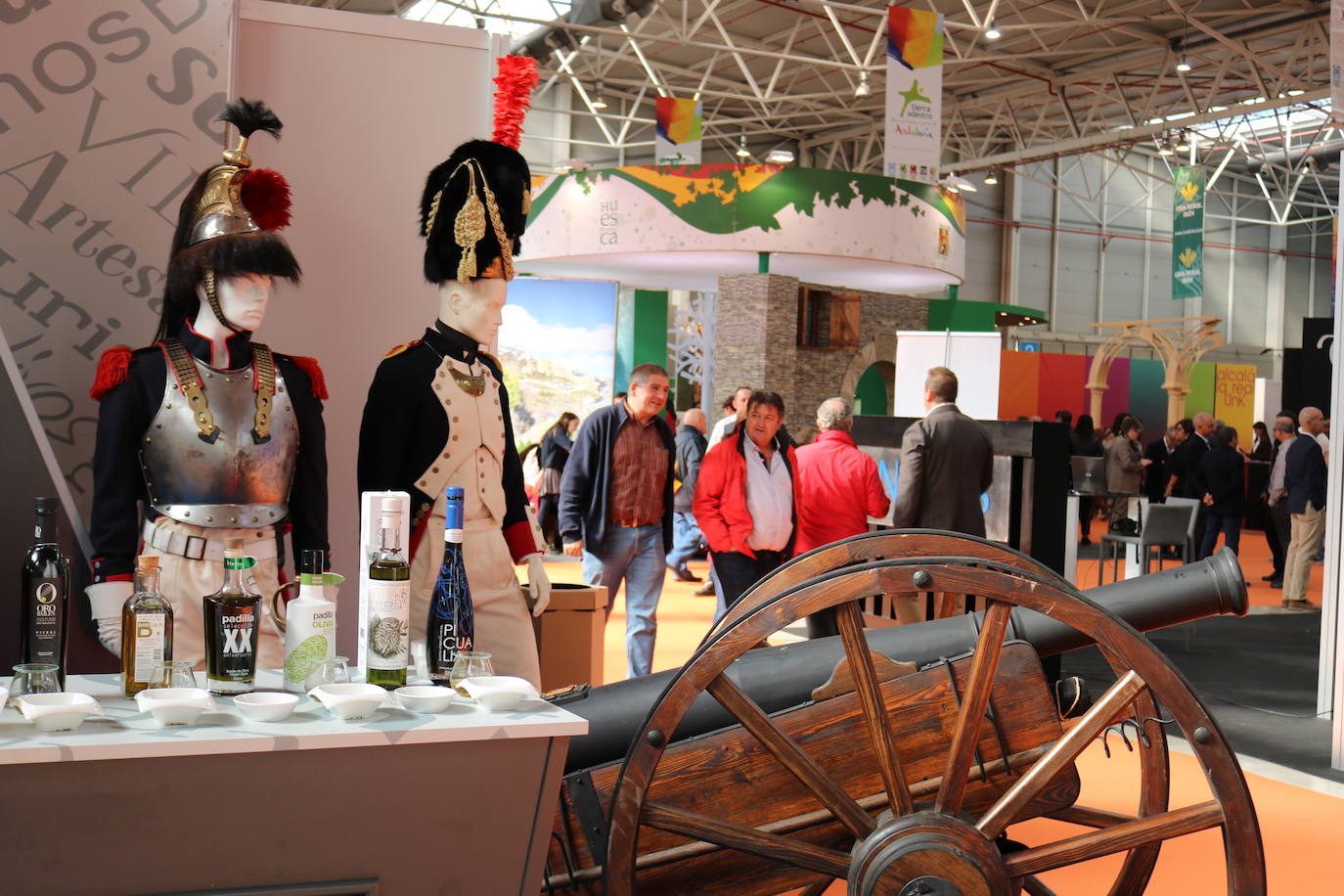 La 18ª edición de la Feria Internacional de Turismo, Deporte y Aventura, Tierra Adentro 2019 ha abierto este viernes sus puertas en el Recinto Provincial de Ferias y Congresos de Jaén para mostrar «la riqueza y la diversidad de la oferta turística de interior de la provincia de Jaén» y del resto del país, a través de los 450 expositores que se dan cita en la misma hasta el próximo domingo, 27 de octubre.