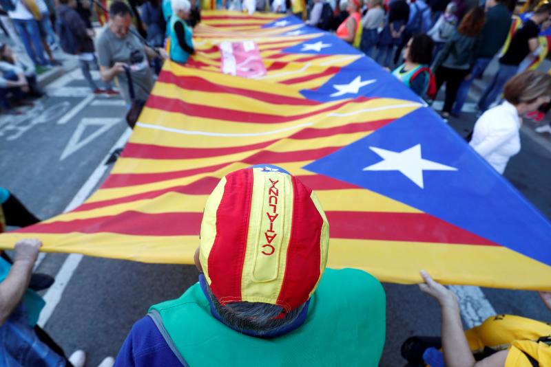 Miles de personas se concentran en Barcelona para protestar por la sentencia del 'procés'.