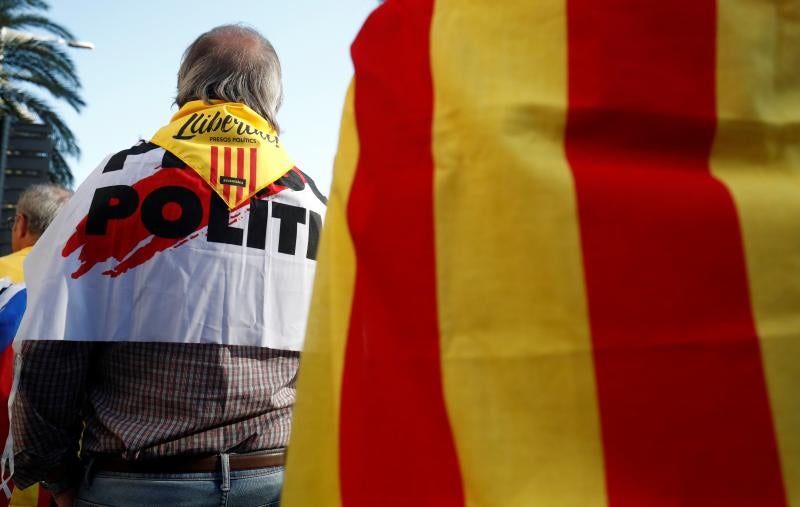 Miles de personas se concentran en Barcelona para protestar por la sentencia del 'procés'.