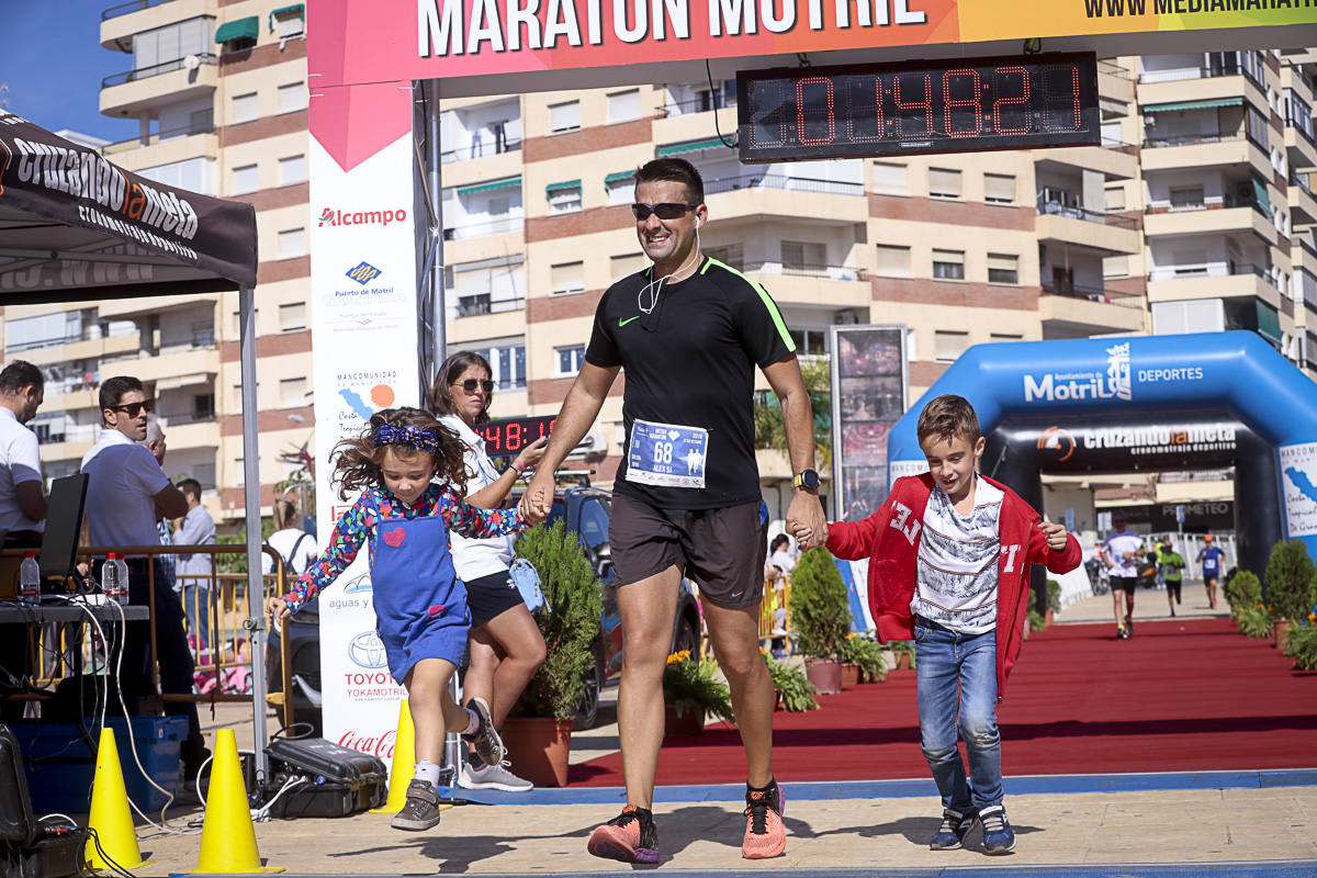 Los marroquís Abdelhadi El Mouaziz y Nazha Machouh reinan en Motril