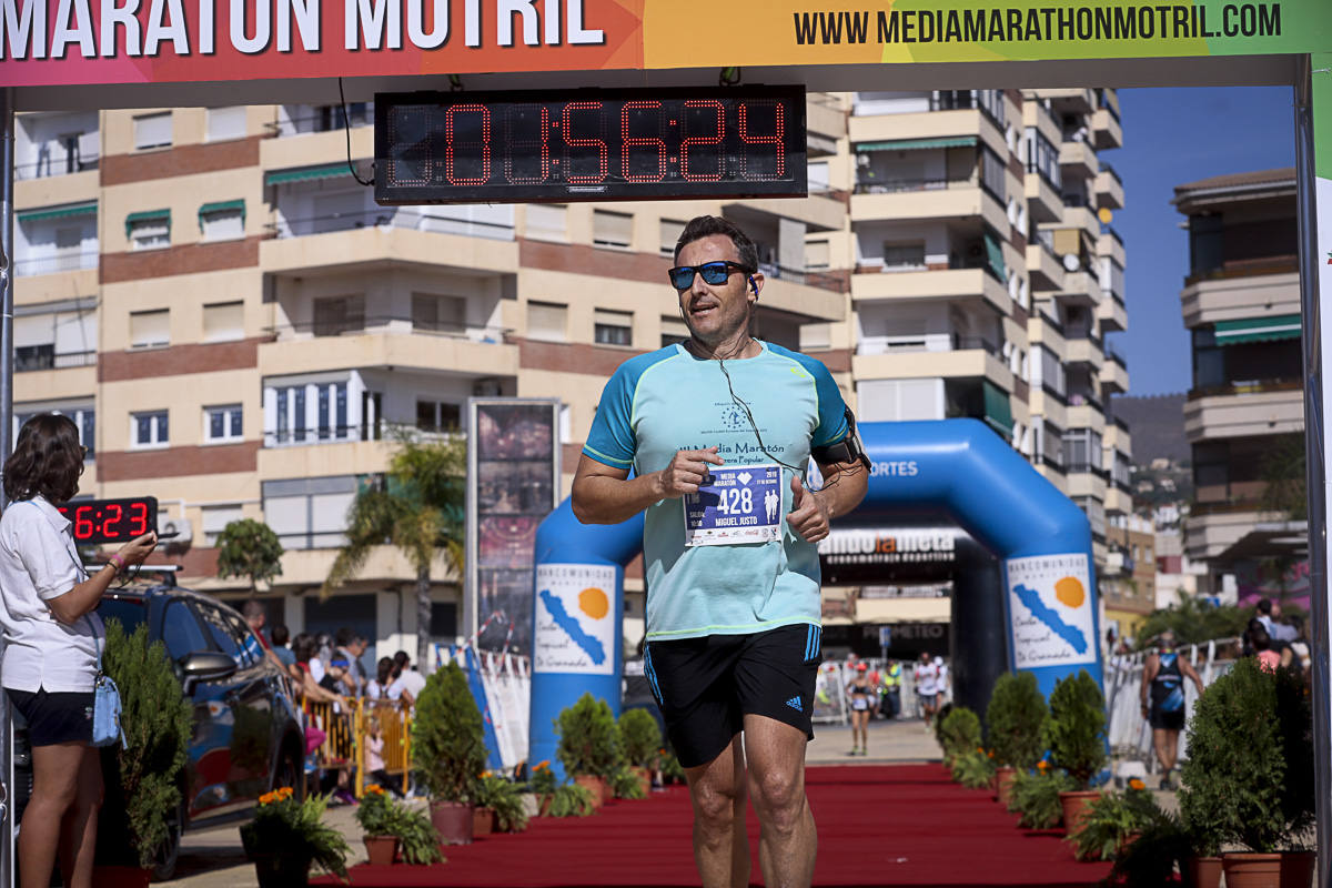 Los marroquís Abdelhadi El Mouaziz y Nazha Machouh reinan en Motril