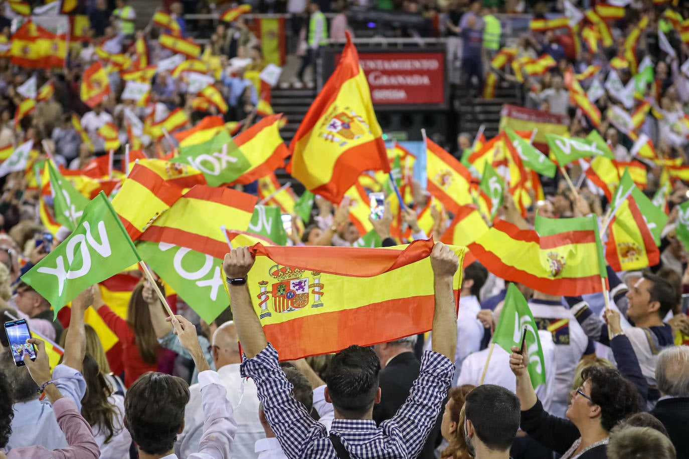 Abascal presenta a su partido como única alternativa para echar a Sánchez de la Moncloa