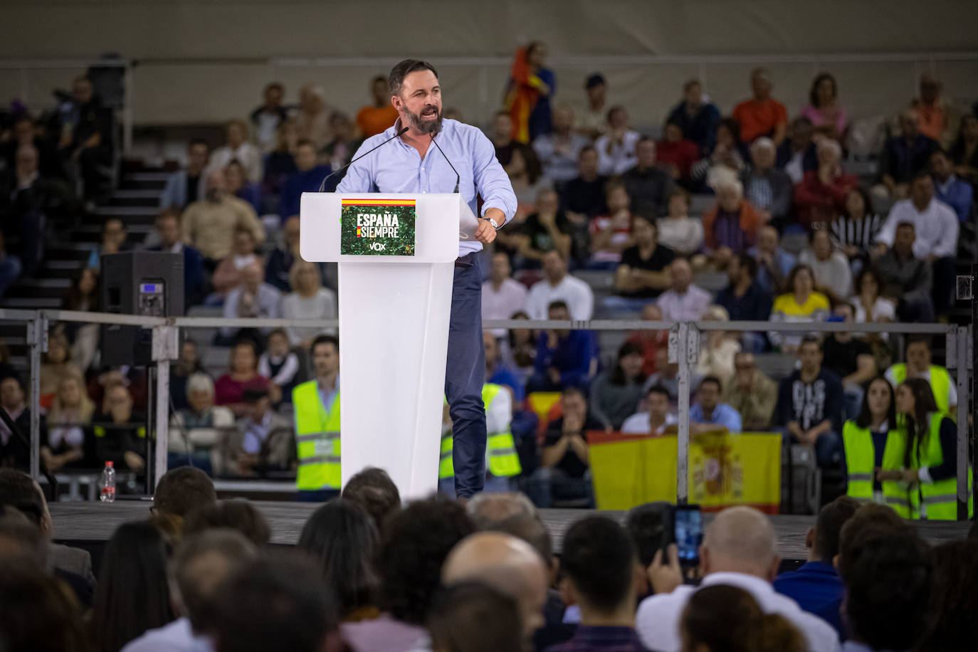 Abascal presenta a su partido como única alternativa para echar a Sánchez de la Moncloa