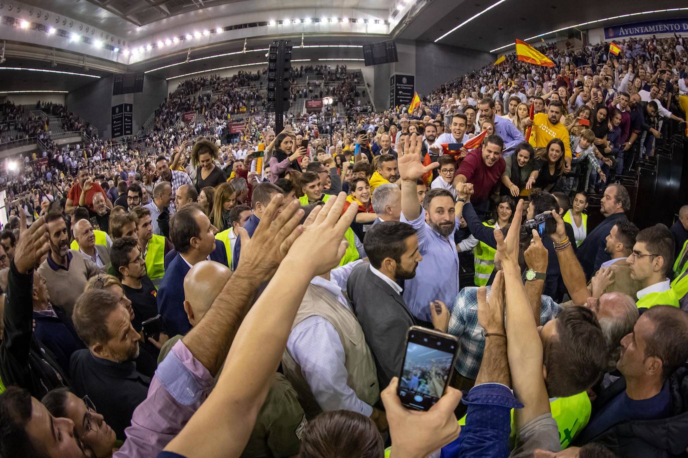 Abascal presenta a su partido como única alternativa para echar a Sánchez de la Moncloa