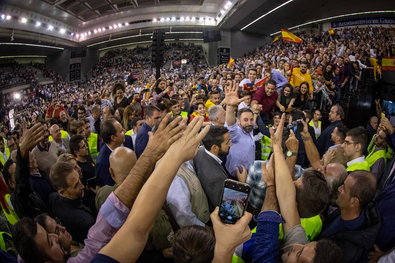 Abascal presenta a su partido como única alternativa para echar a Sánchez de la Moncloa
