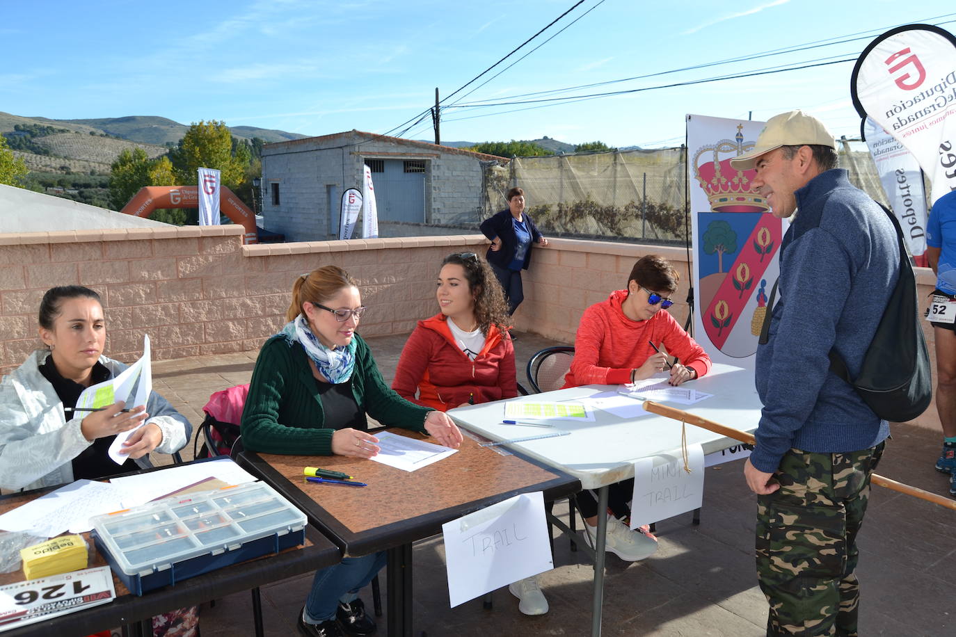 Cerca de 150 deportistas, entre participantes del trail, minitrail y senderistas, celebran en esta prueba que tuvo lugar en una agradable mañana de domingo 