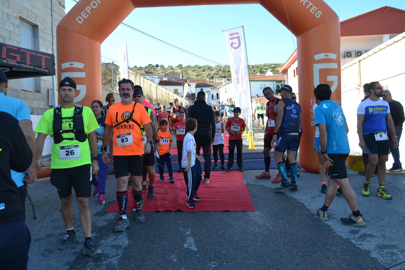 Cerca de 150 deportistas, entre participantes del trail, minitrail y senderistas, celebran en esta prueba que tuvo lugar en una agradable mañana de domingo 