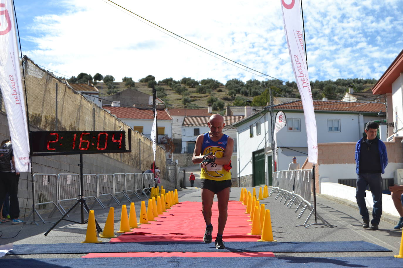 Cerca de 150 deportistas, entre participantes del trail, minitrail y senderistas, celebran en esta prueba que tuvo lugar en una agradable mañana de domingo 