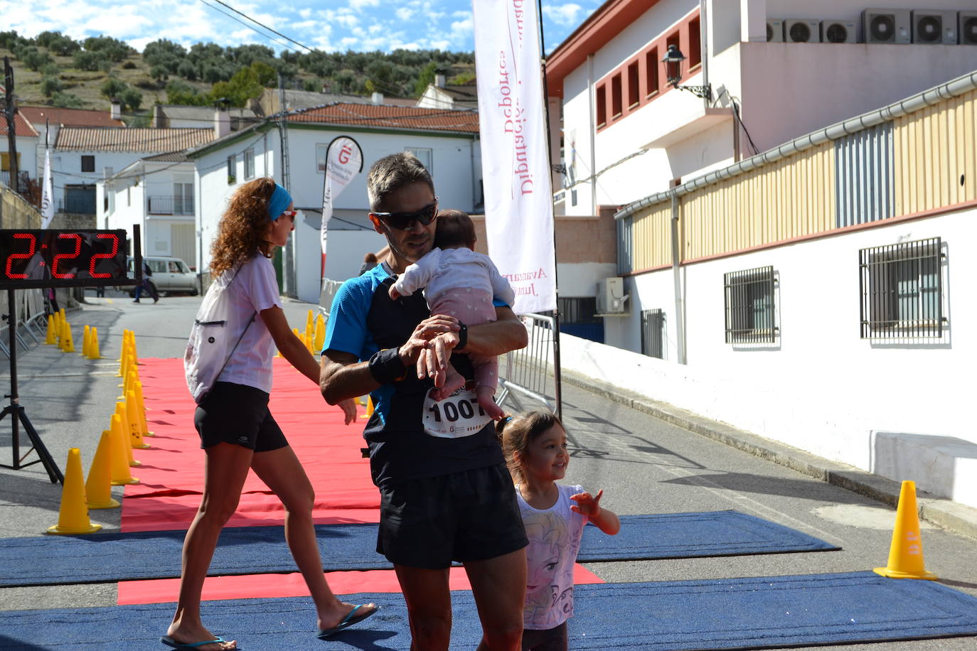 Cerca de 150 deportistas, entre participantes del trail, minitrail y senderistas, celebran en esta prueba que tuvo lugar en una agradable mañana de domingo 