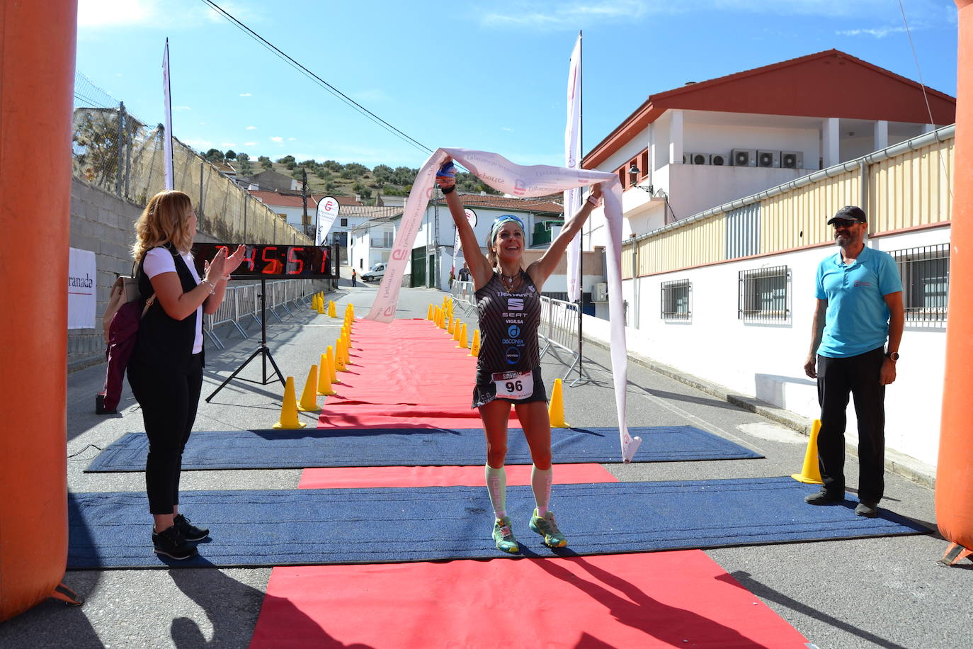 Cerca de 150 deportistas, entre participantes del trail, minitrail y senderistas, celebran en esta prueba que tuvo lugar en una agradable mañana de domingo 