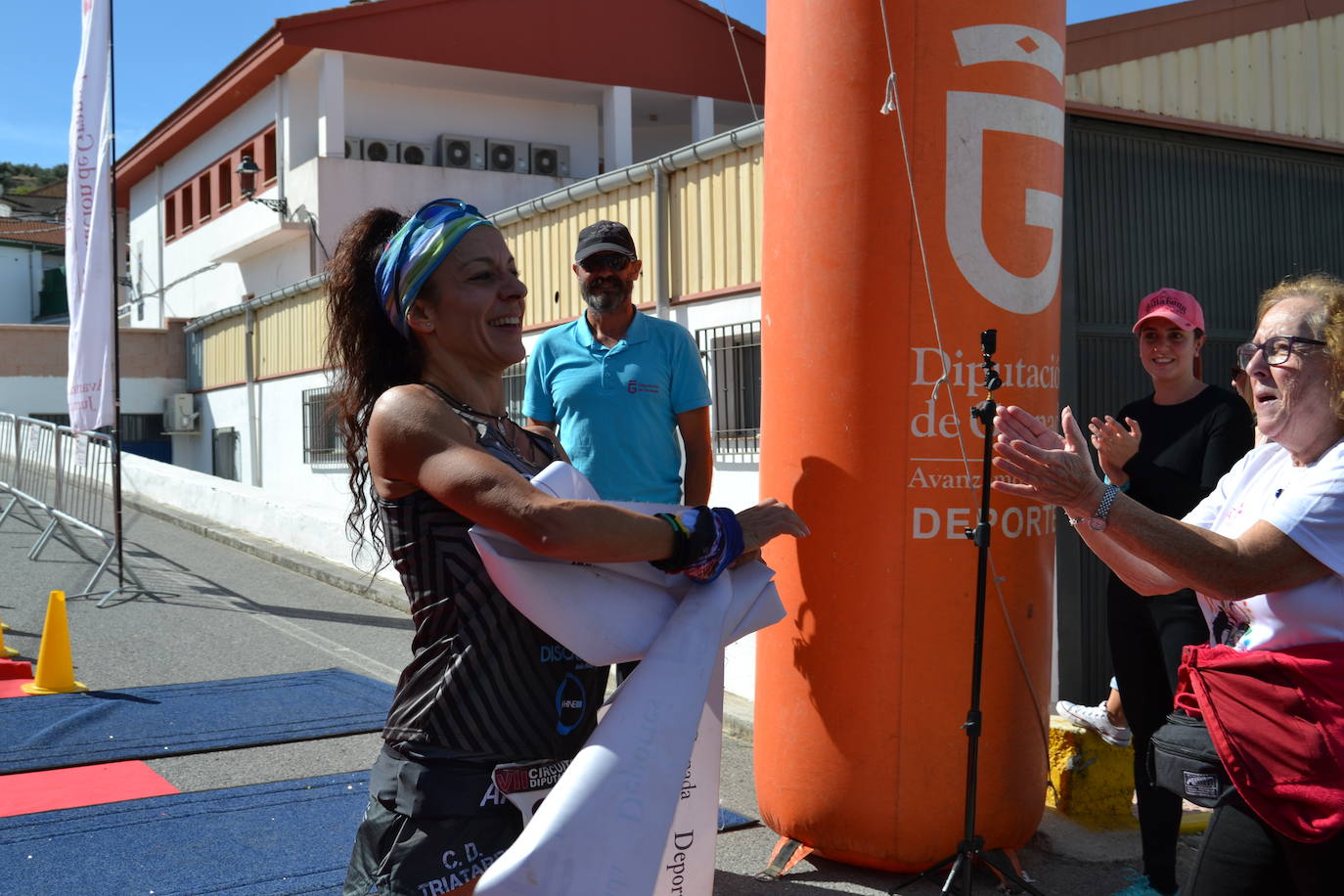 Cerca de 150 deportistas, entre participantes del trail, minitrail y senderistas, celebran en esta prueba que tuvo lugar en una agradable mañana de domingo 