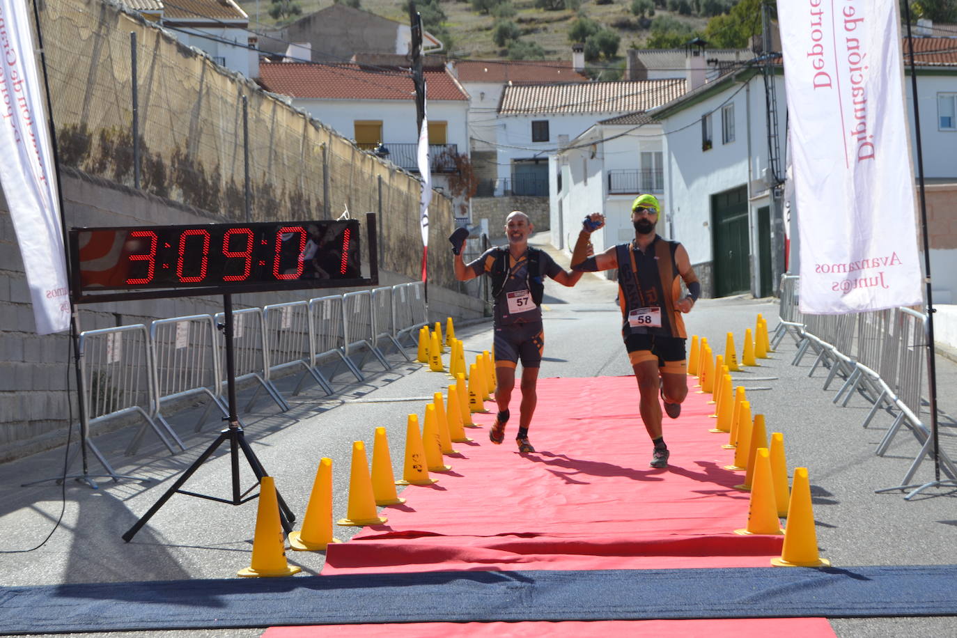 Cerca de 150 deportistas, entre participantes del trail, minitrail y senderistas, celebran en esta prueba que tuvo lugar en una agradable mañana de domingo 