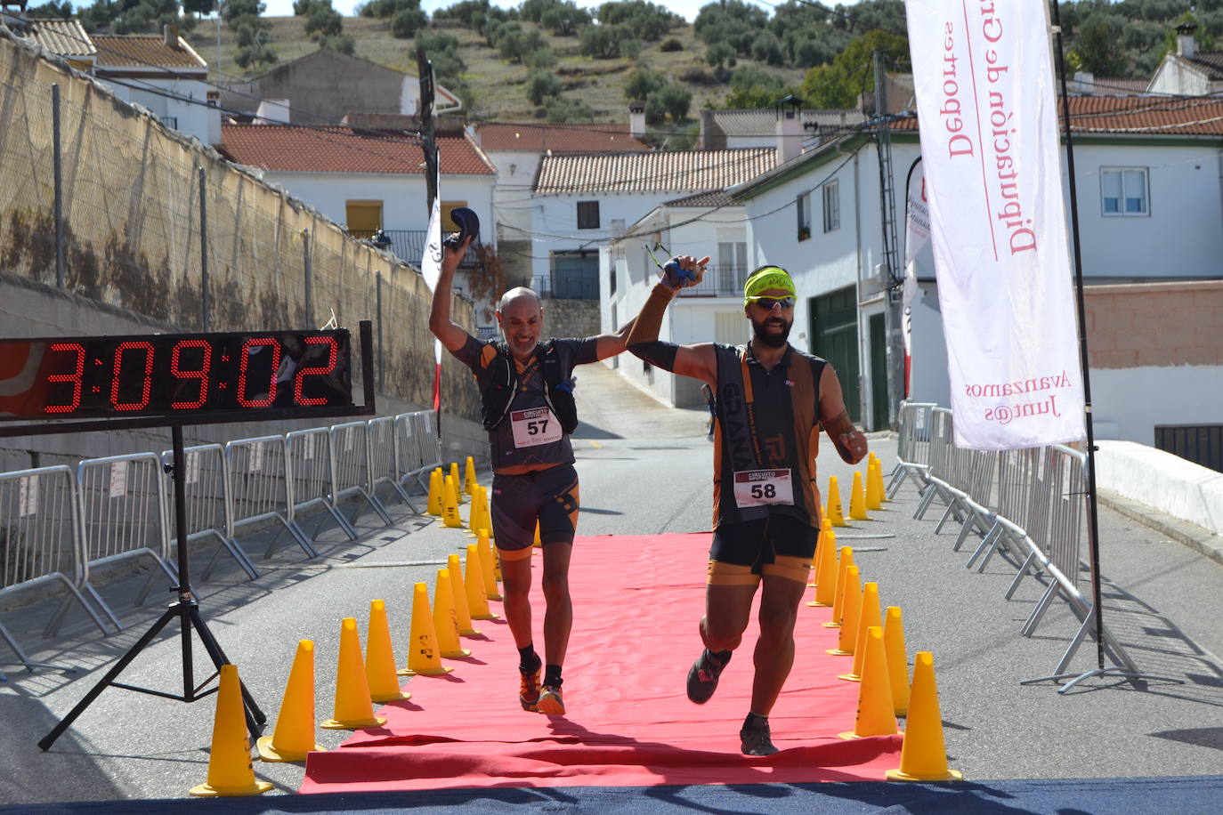 Cerca de 150 deportistas, entre participantes del trail, minitrail y senderistas, celebran en esta prueba que tuvo lugar en una agradable mañana de domingo 