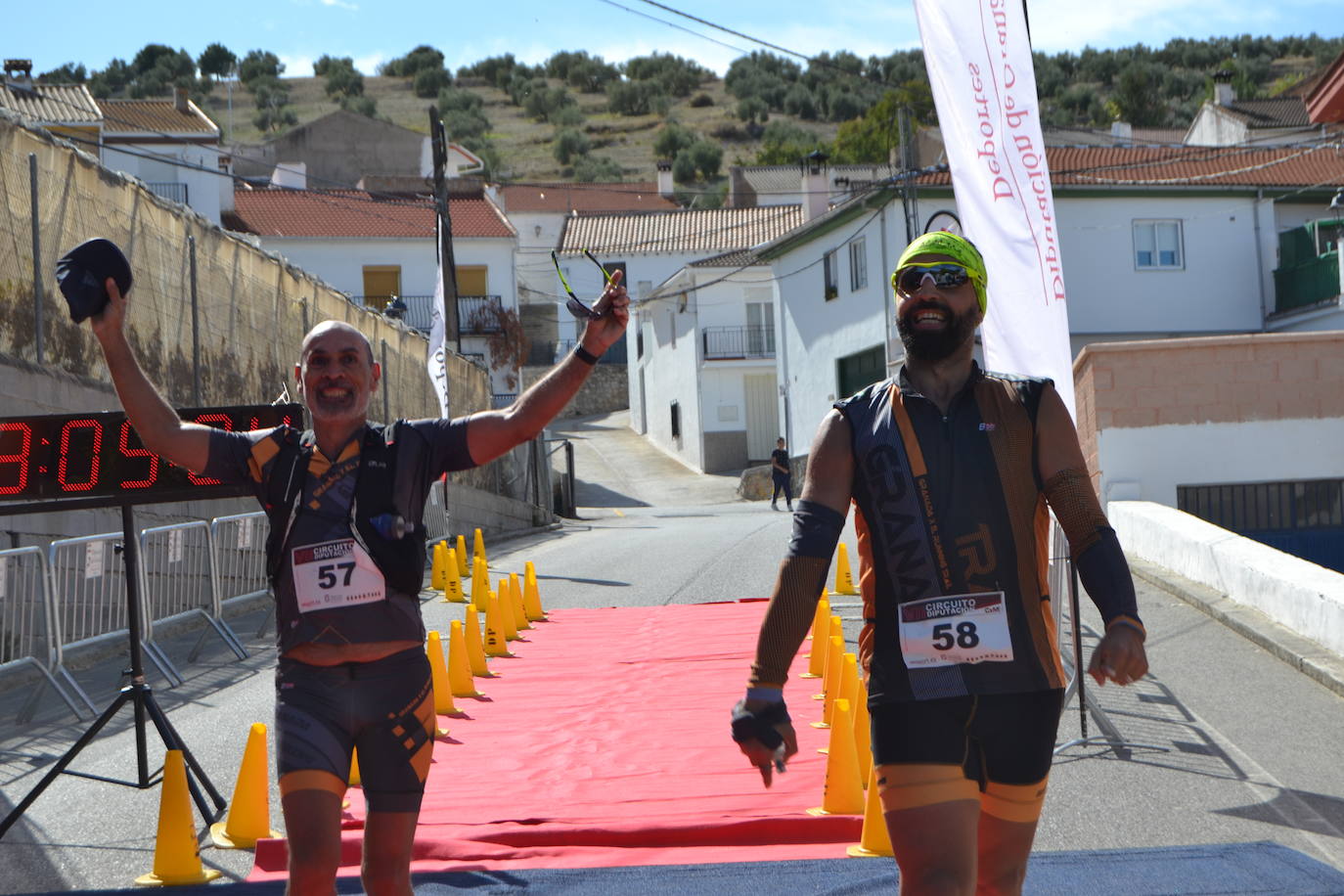 Cerca de 150 deportistas, entre participantes del trail, minitrail y senderistas, celebran en esta prueba que tuvo lugar en una agradable mañana de domingo 