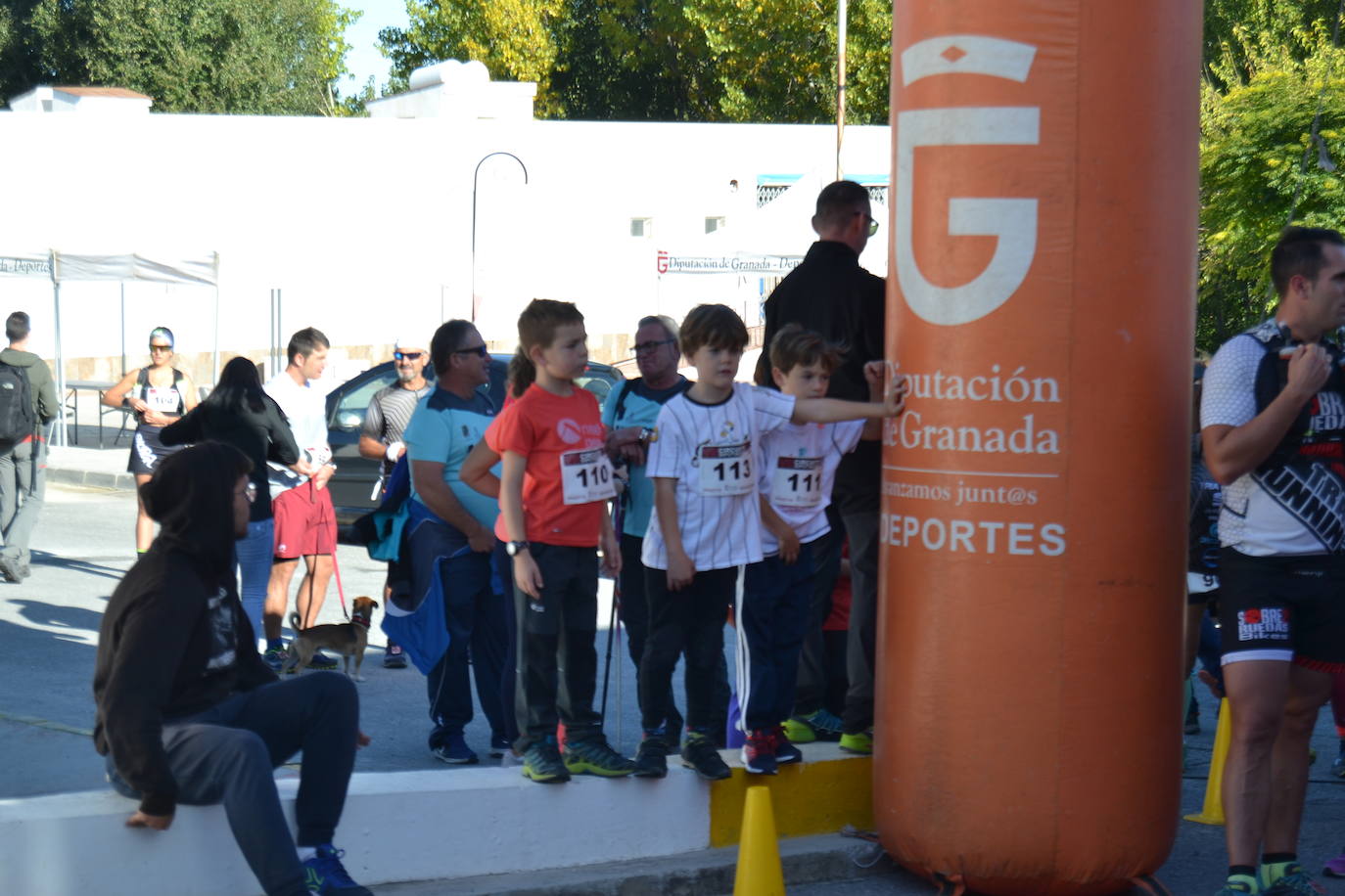 Cerca de 150 deportistas, entre participantes del trail, minitrail y senderistas, celebran en esta prueba que tuvo lugar en una agradable mañana de domingo 