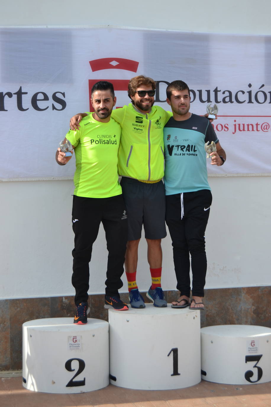 Cerca de 150 deportistas, entre participantes del trail, minitrail y senderistas, celebran en esta prueba que tuvo lugar en una agradable mañana de domingo 