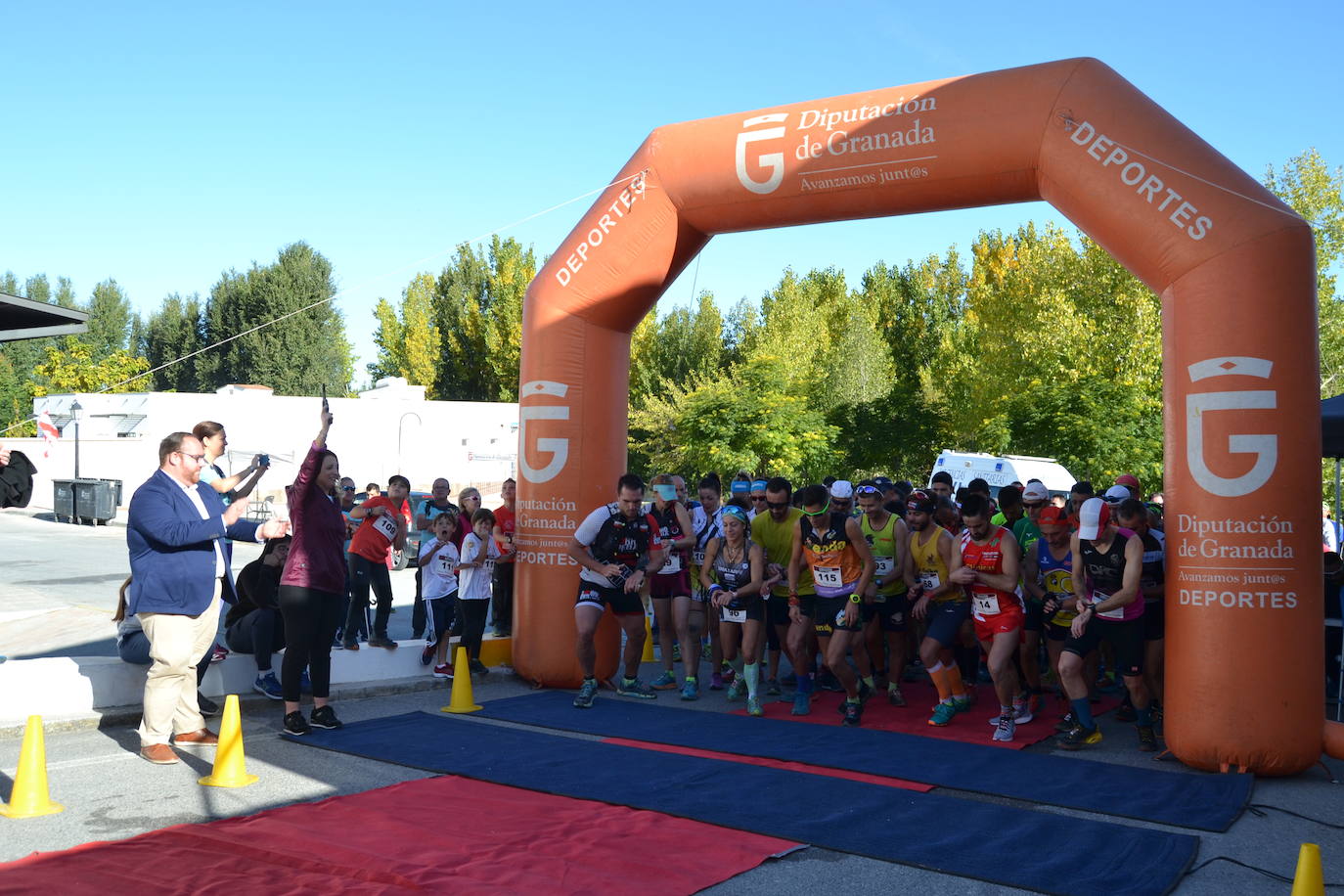 Cerca de 150 deportistas, entre participantes del trail, minitrail y senderistas, celebran en esta prueba que tuvo lugar en una agradable mañana de domingo 