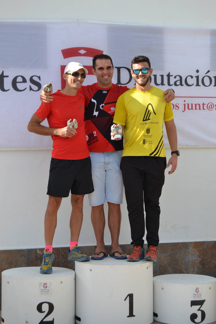 Cerca de 150 deportistas, entre participantes del trail, minitrail y senderistas, celebran en esta prueba que tuvo lugar en una agradable mañana de domingo 