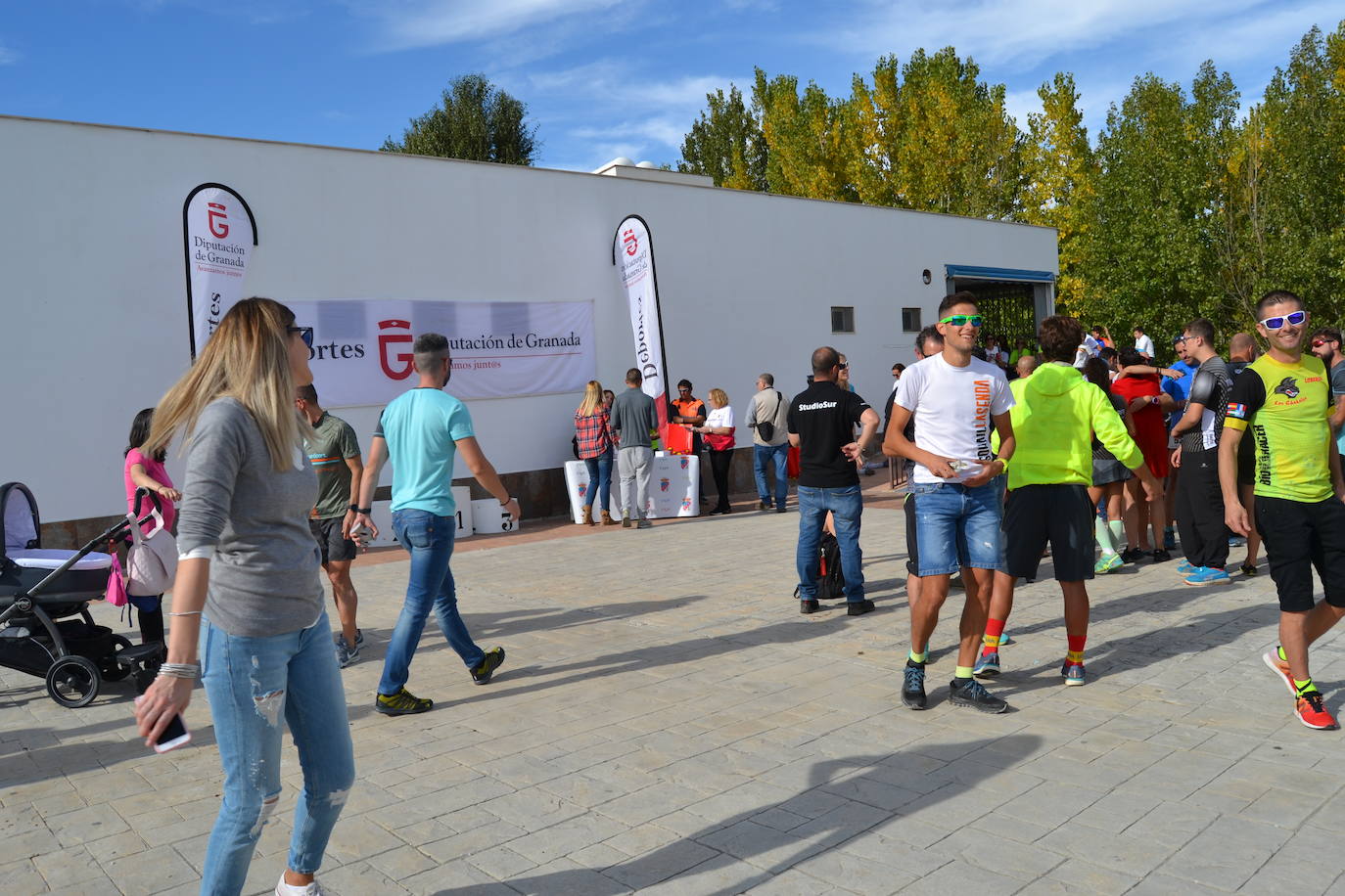 Cerca de 150 deportistas, entre participantes del trail, minitrail y senderistas, celebran en esta prueba que tuvo lugar en una agradable mañana de domingo 