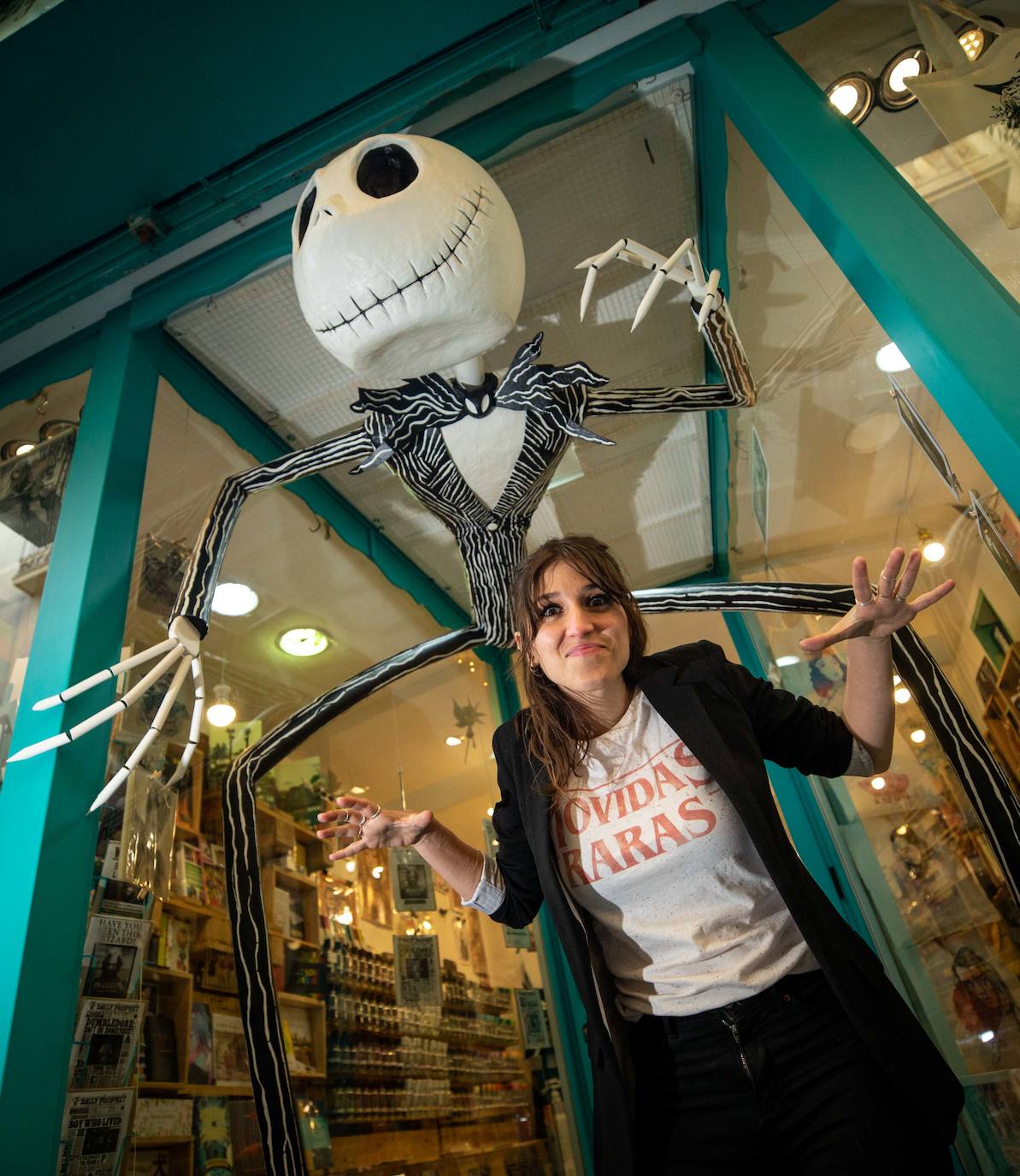 Jack Skeleton luce imponente en 'La Madriguera' de la calle Cruz, ubicada en el corazón del barrio de La Magdalena 