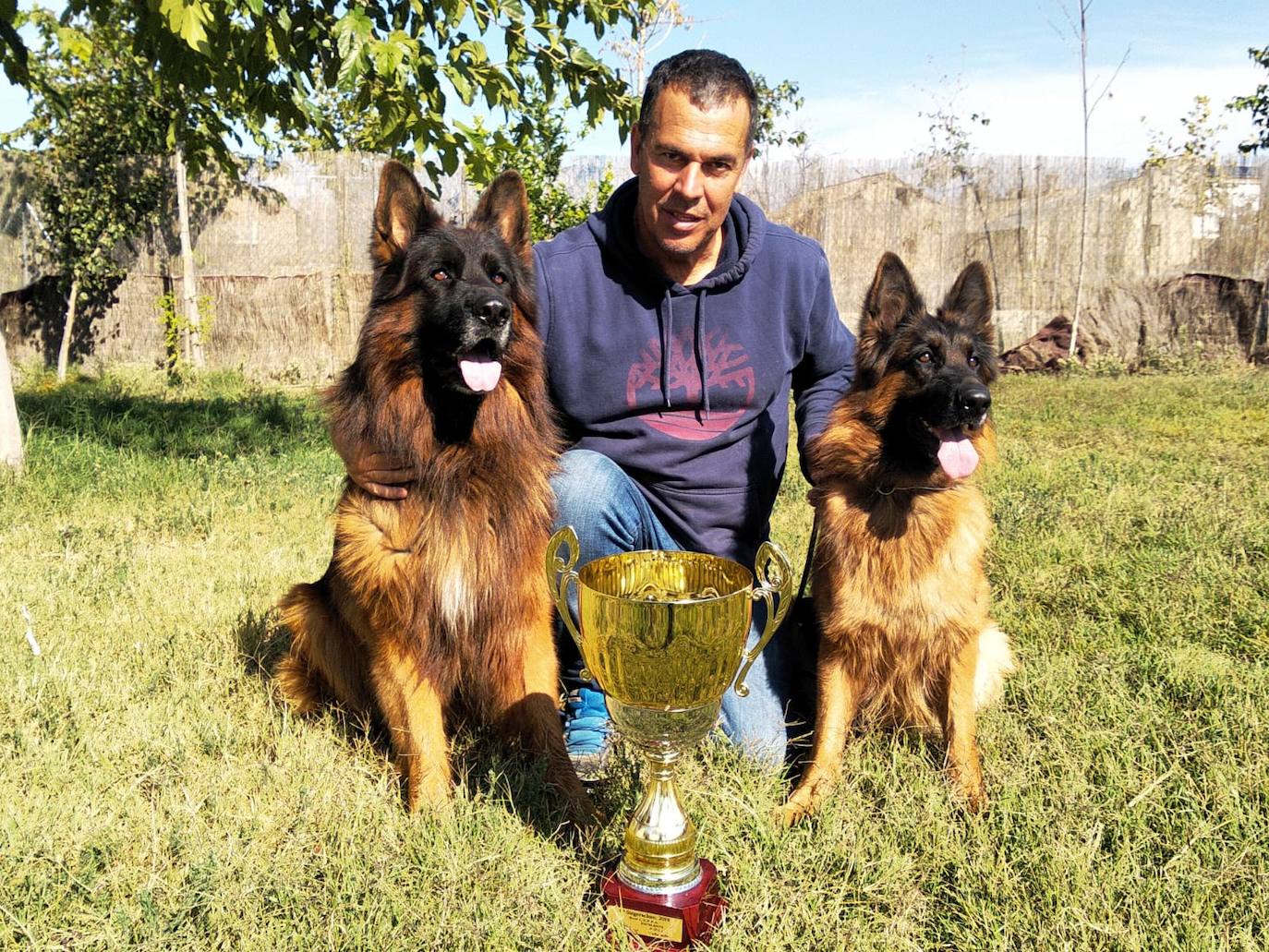 Mary de Sagasta, criada en Cúllar Vega, vencedora del Campeonato Mundial de Pastores Alemanes