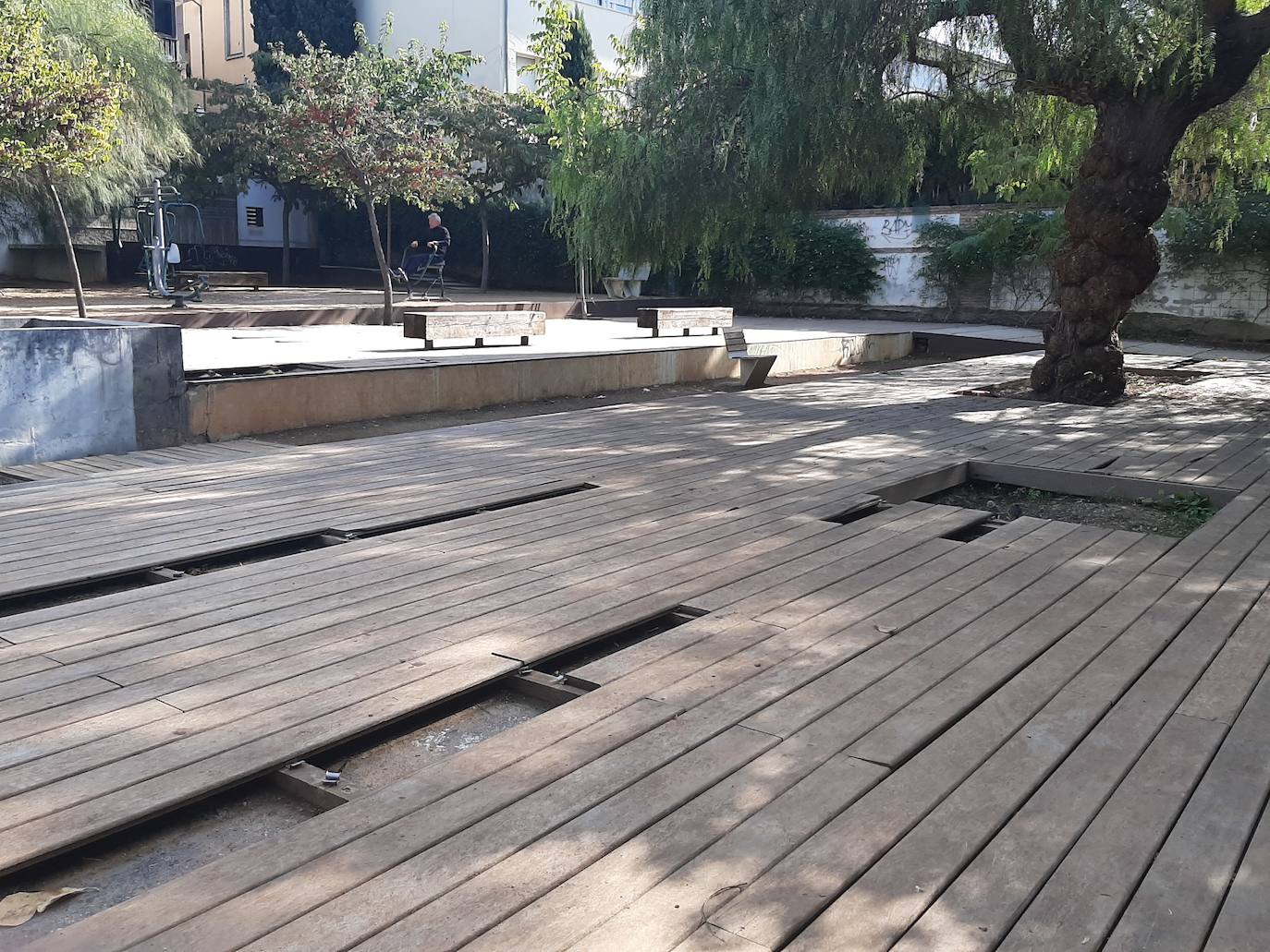 Fotos: Este es el mal estado del parque del Cuarto Real de Granada