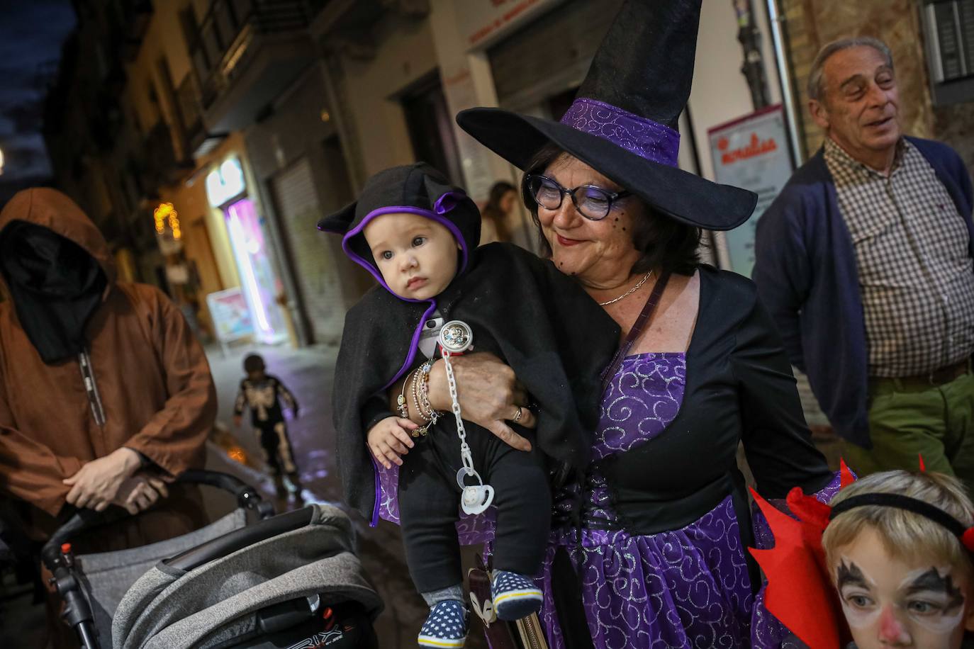 Granada se lanza a la calle a celebrar Halloween.