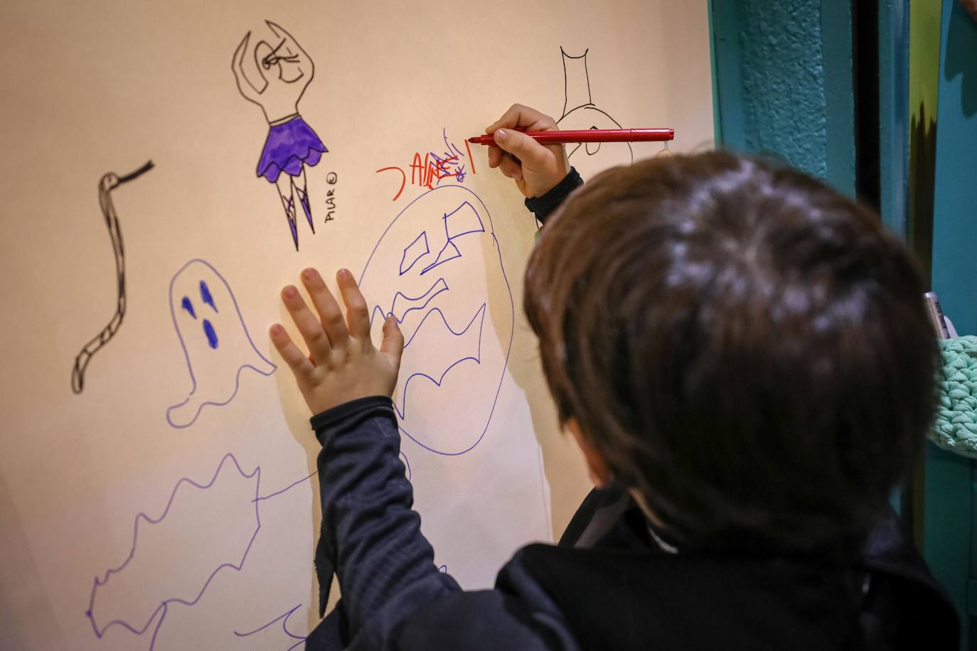 Granada se lanza a la calle a celebrar Halloween.