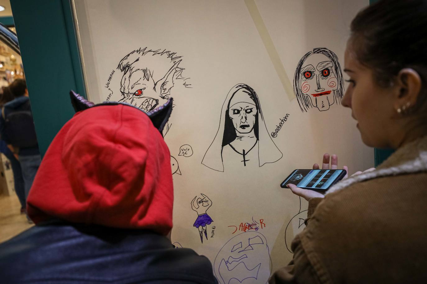 Granada se lanza a la calle a celebrar Halloween.